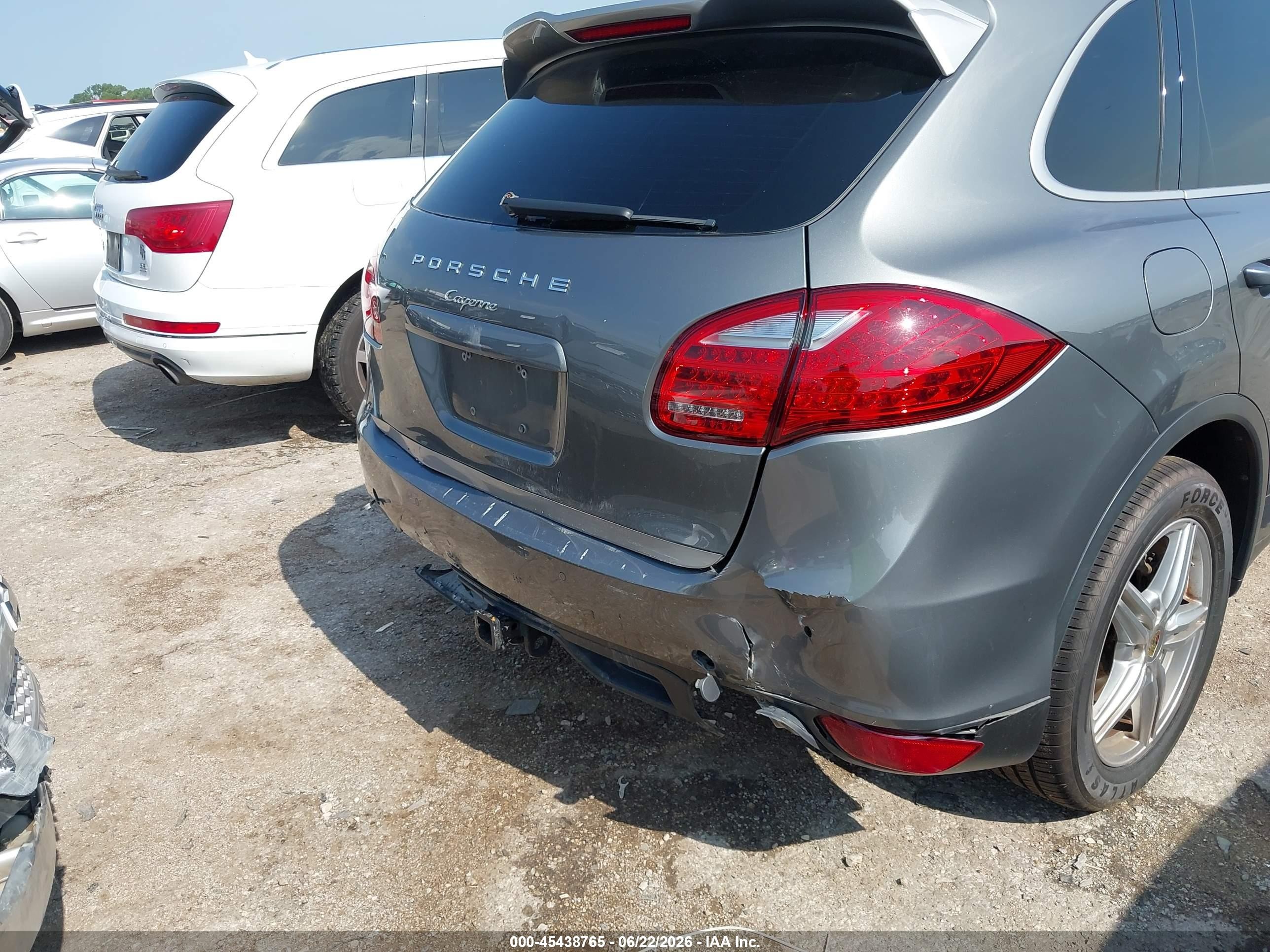 2014 Porsche Cayenne Platinum Edition Silver vin: WP1AA2A27ELA95271
