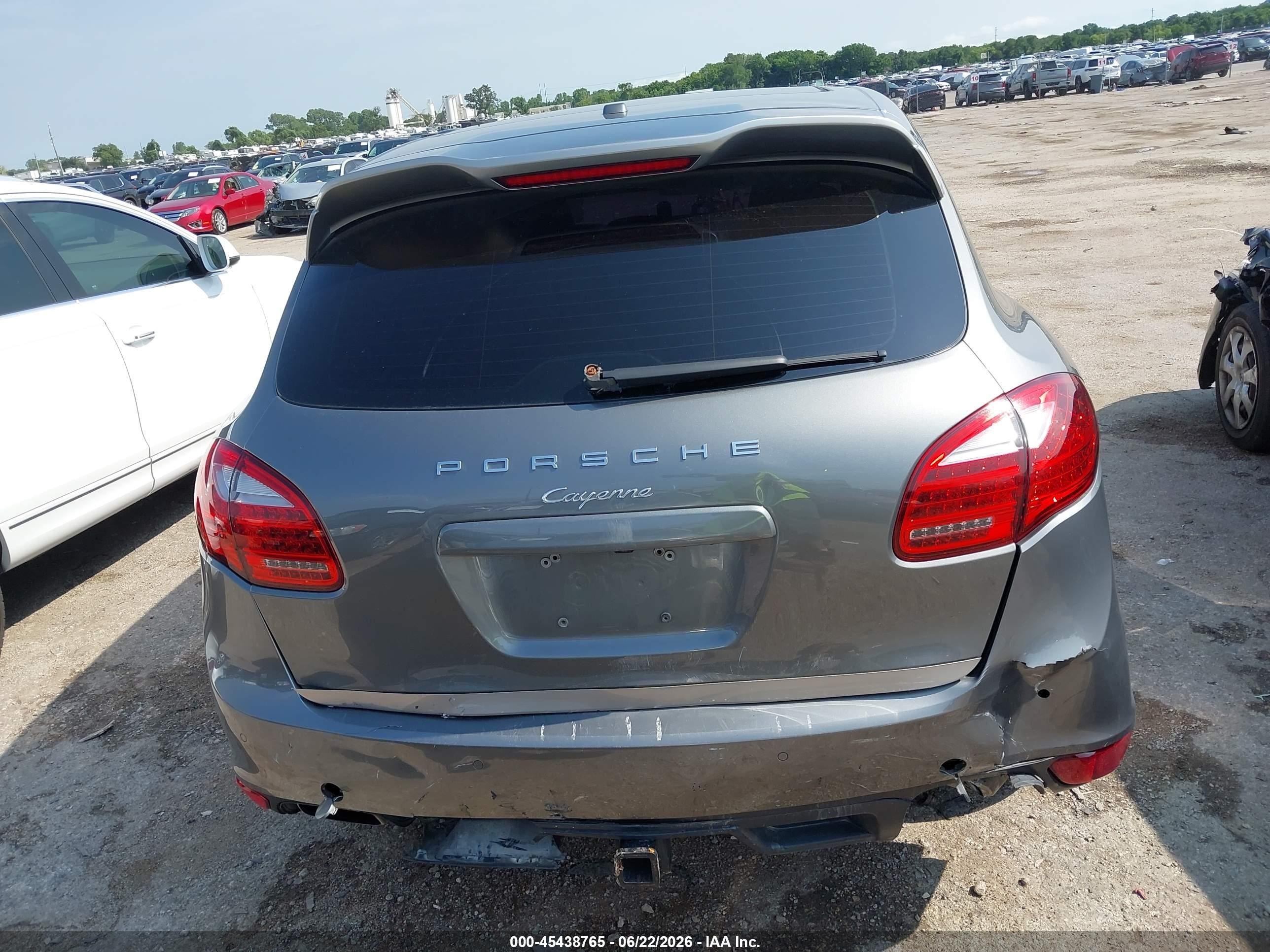 2014 Porsche Cayenne Platinum Edition Silver vin: WP1AA2A27ELA95271