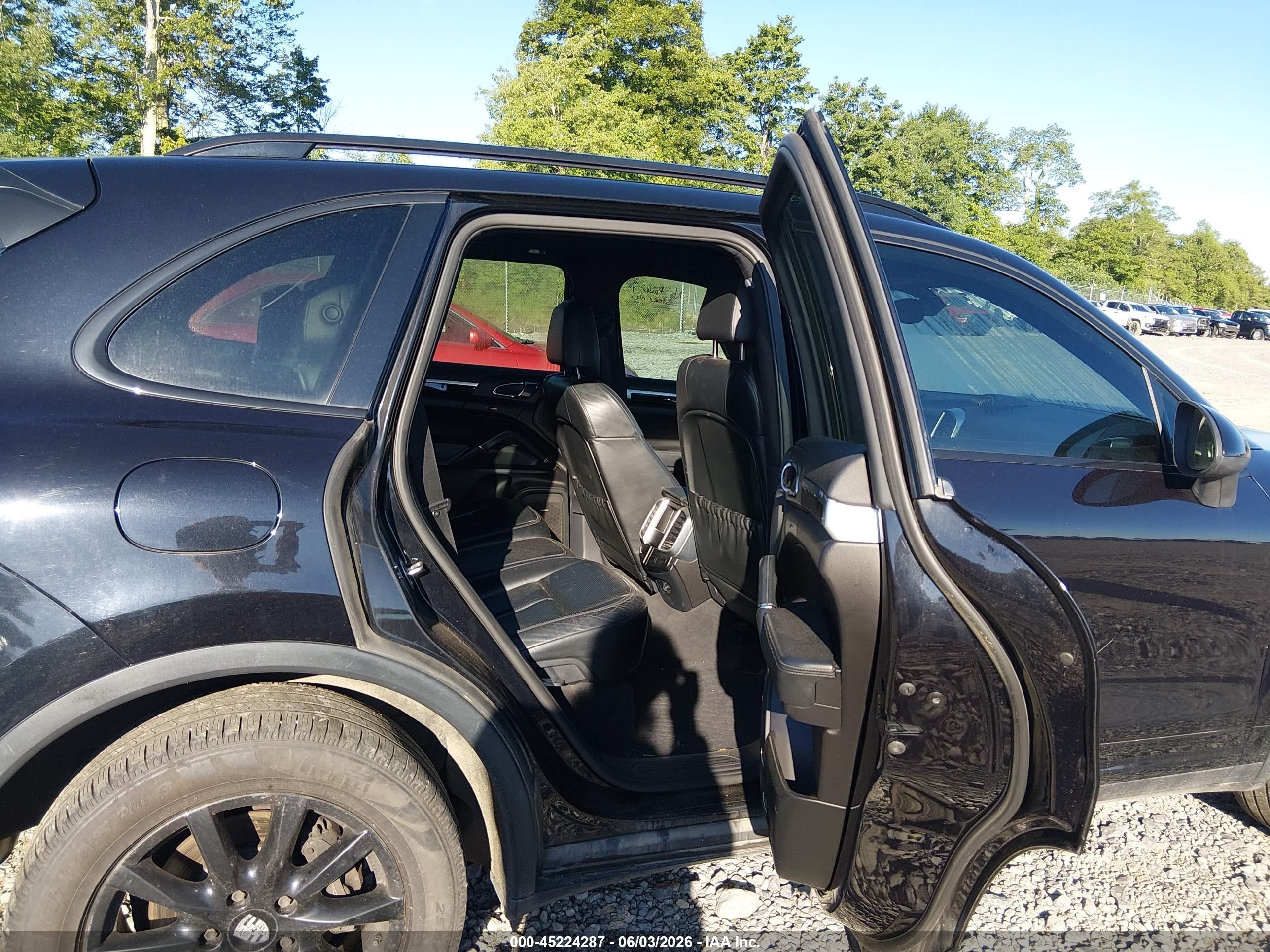 2012 Porsche Cayenne Черный vin: WP1AA2A28CLA04649