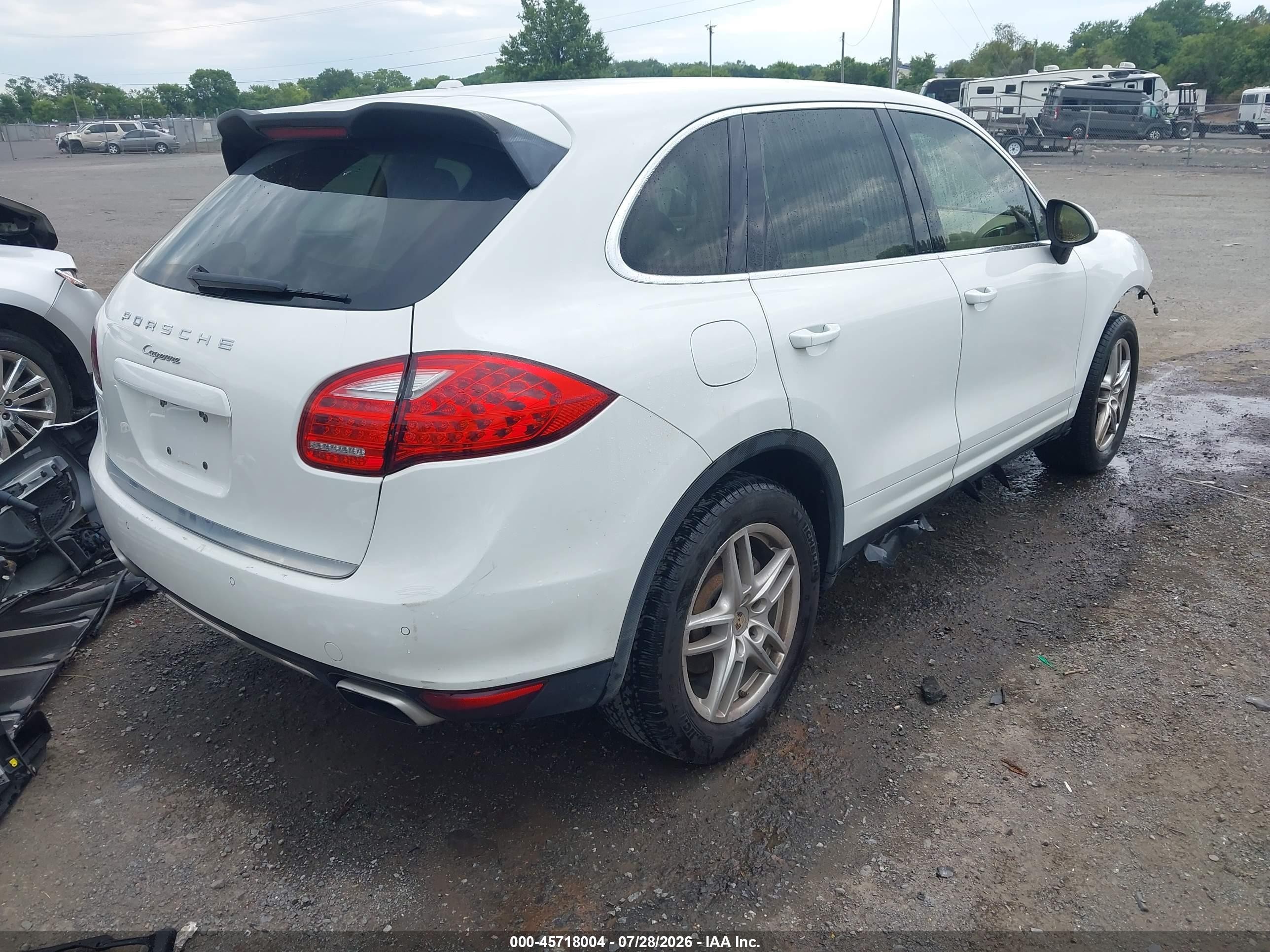 2012 Porsche Cayenne   White vin: WP1AA2A28CLA09317