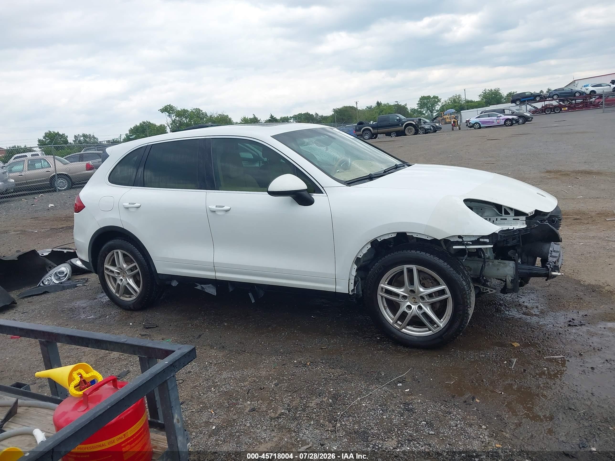 2012 Porsche Cayenne   White vin: WP1AA2A28CLA09317