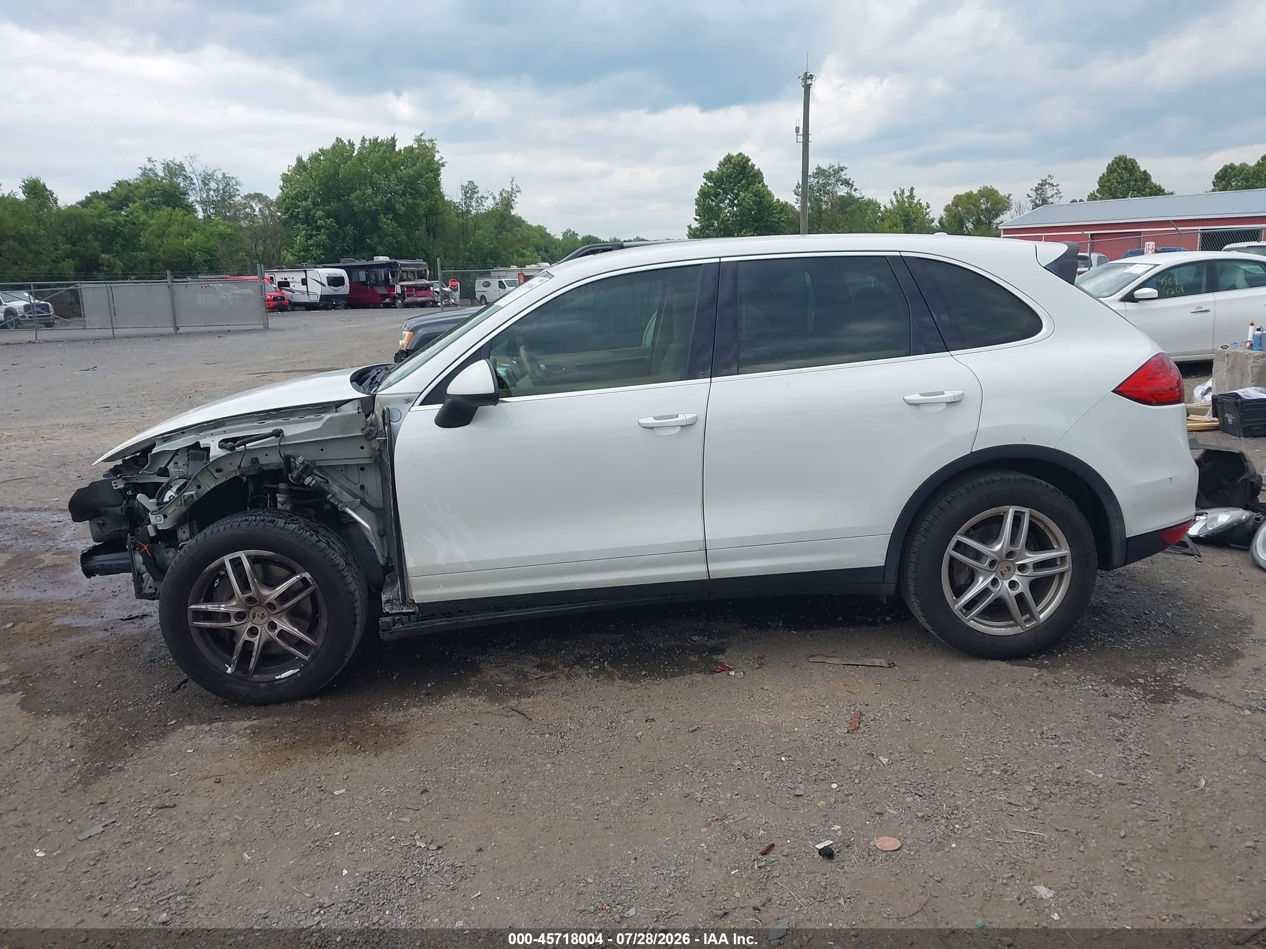 2012 Porsche Cayenne   White vin: WP1AA2A28CLA09317