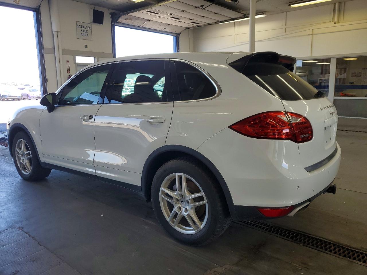 2013 Porsche Cayenne White vin: WP1AA2A28DLA09822