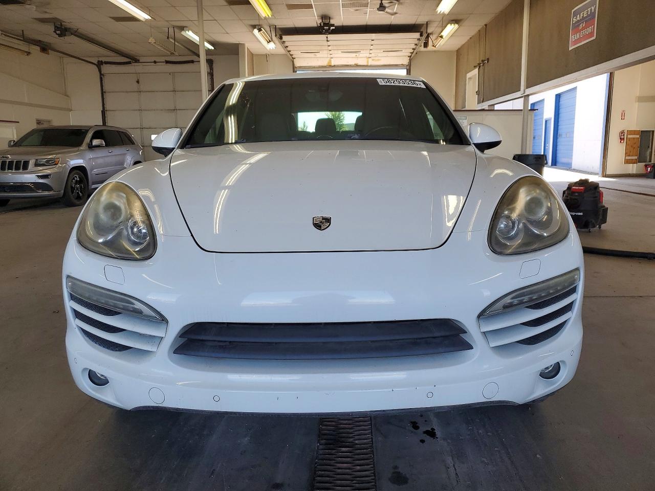2013 Porsche Cayenne White vin: WP1AA2A28DLA09822