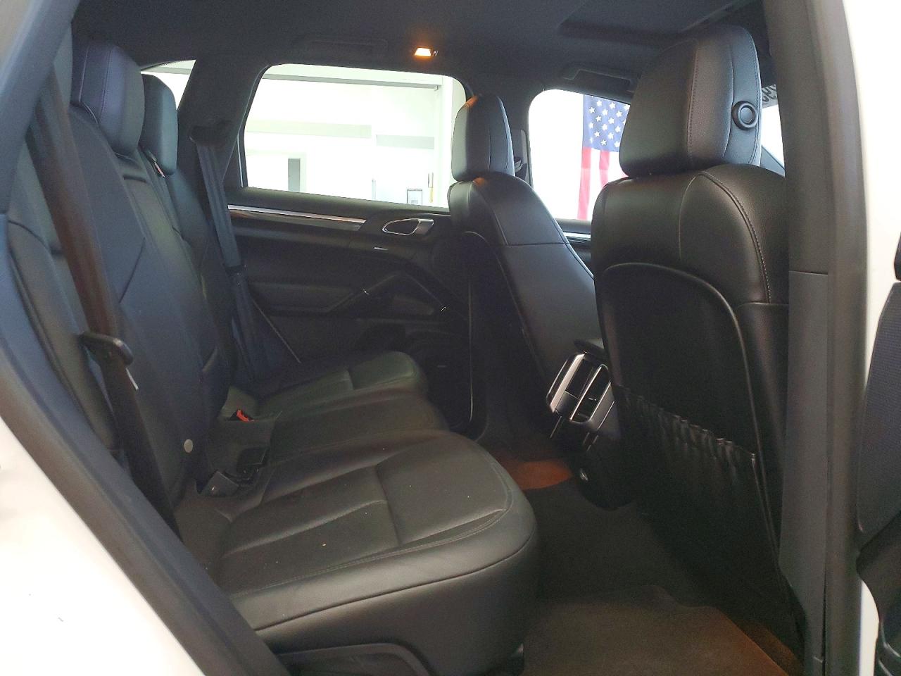 2013 Porsche Cayenne White vin: WP1AA2A28DLA09822