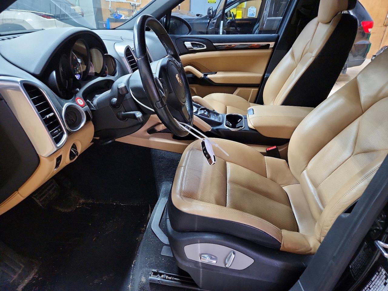 2014 Porsche Cayenne Черный vin: WP1AA2A28ELA06856