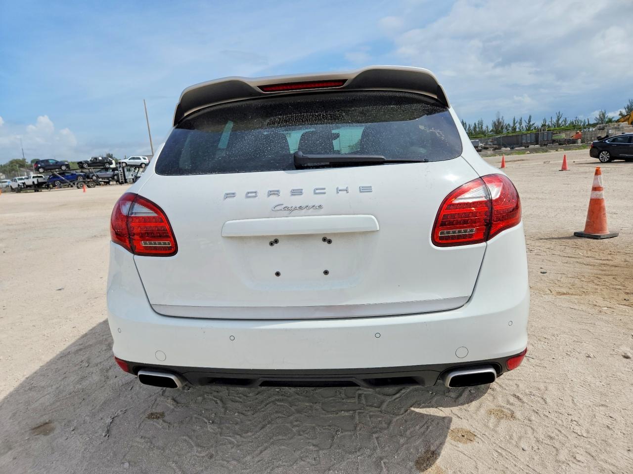 2014 Porsche Cayenne White vin: WP1AA2A28ELA97451