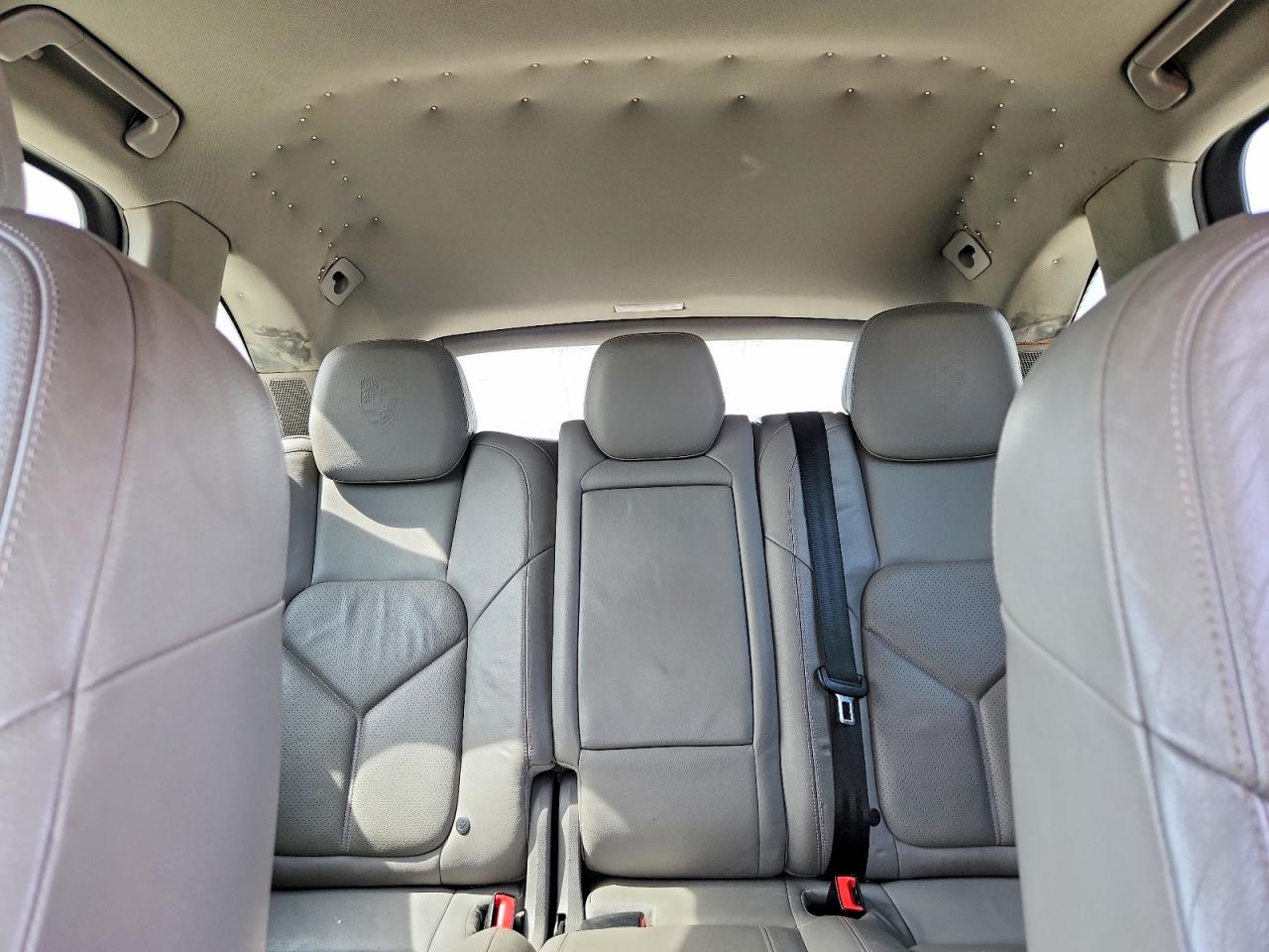2014 Porsche Cayenne White vin: WP1AA2A28ELA97451