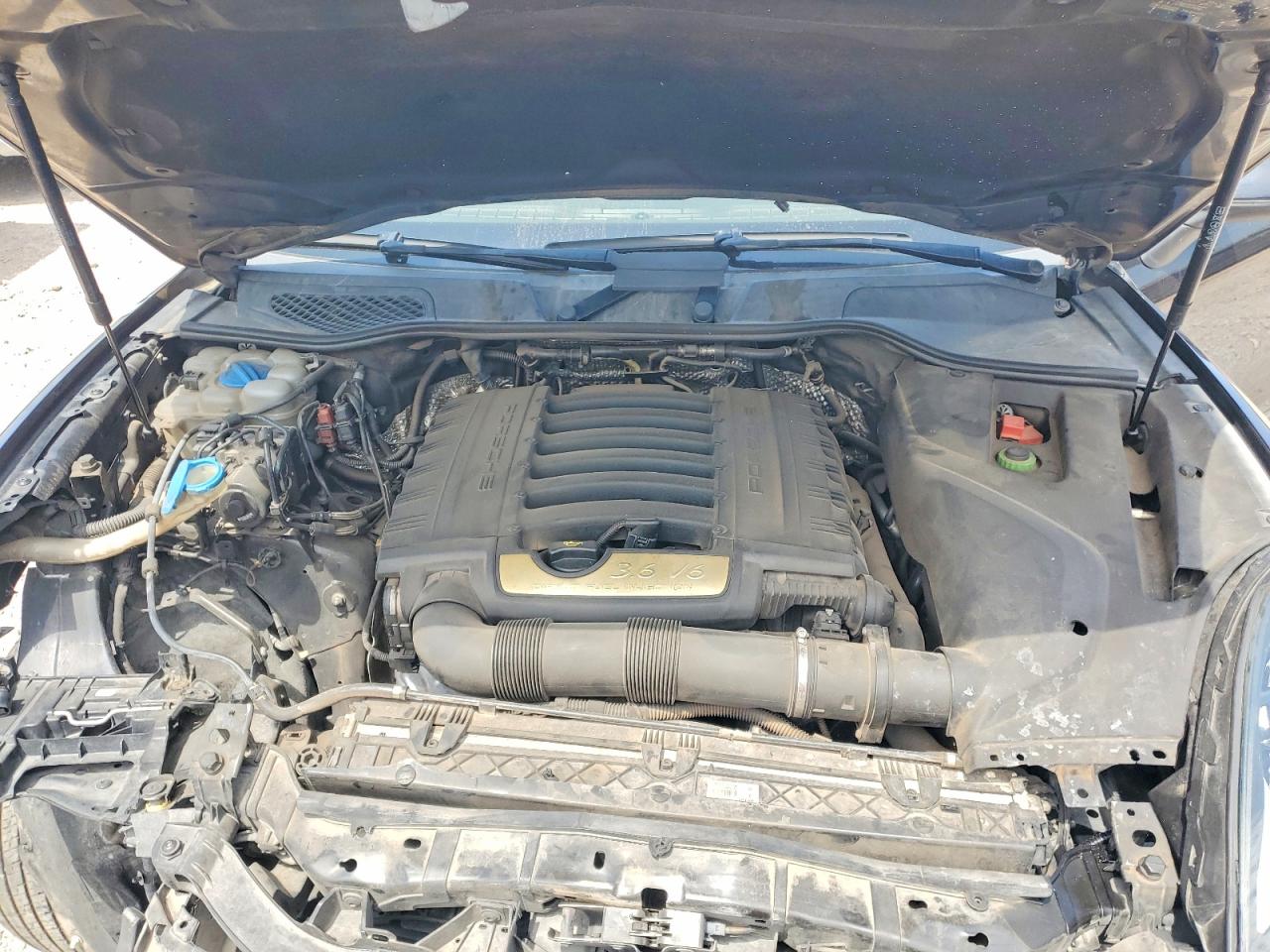 2016 Porsche Cayenne Черный vin: WP1AA2A28GLA04317