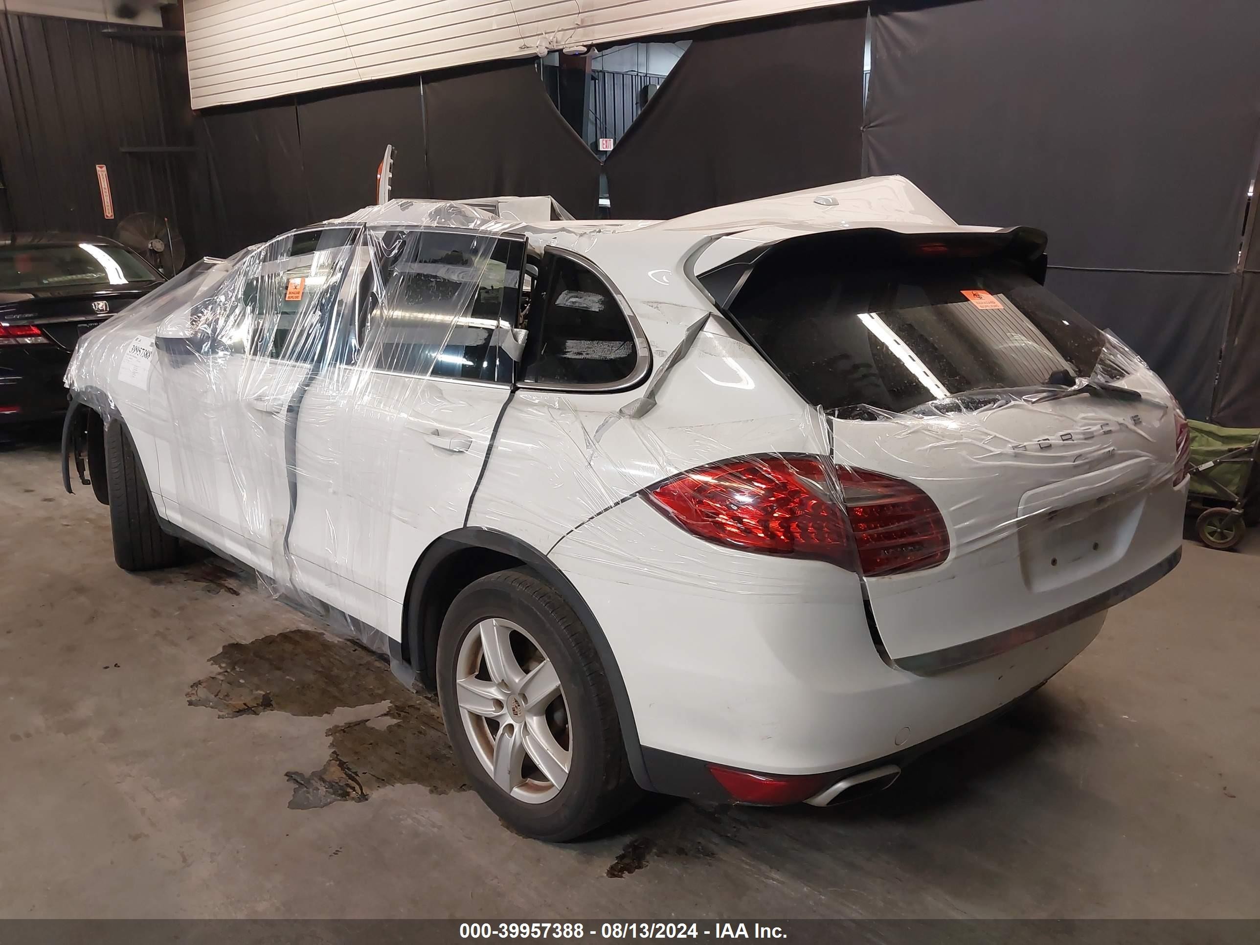 2013 Porsche Cayenne   Белый vin: WP1AA2A29DLA03110