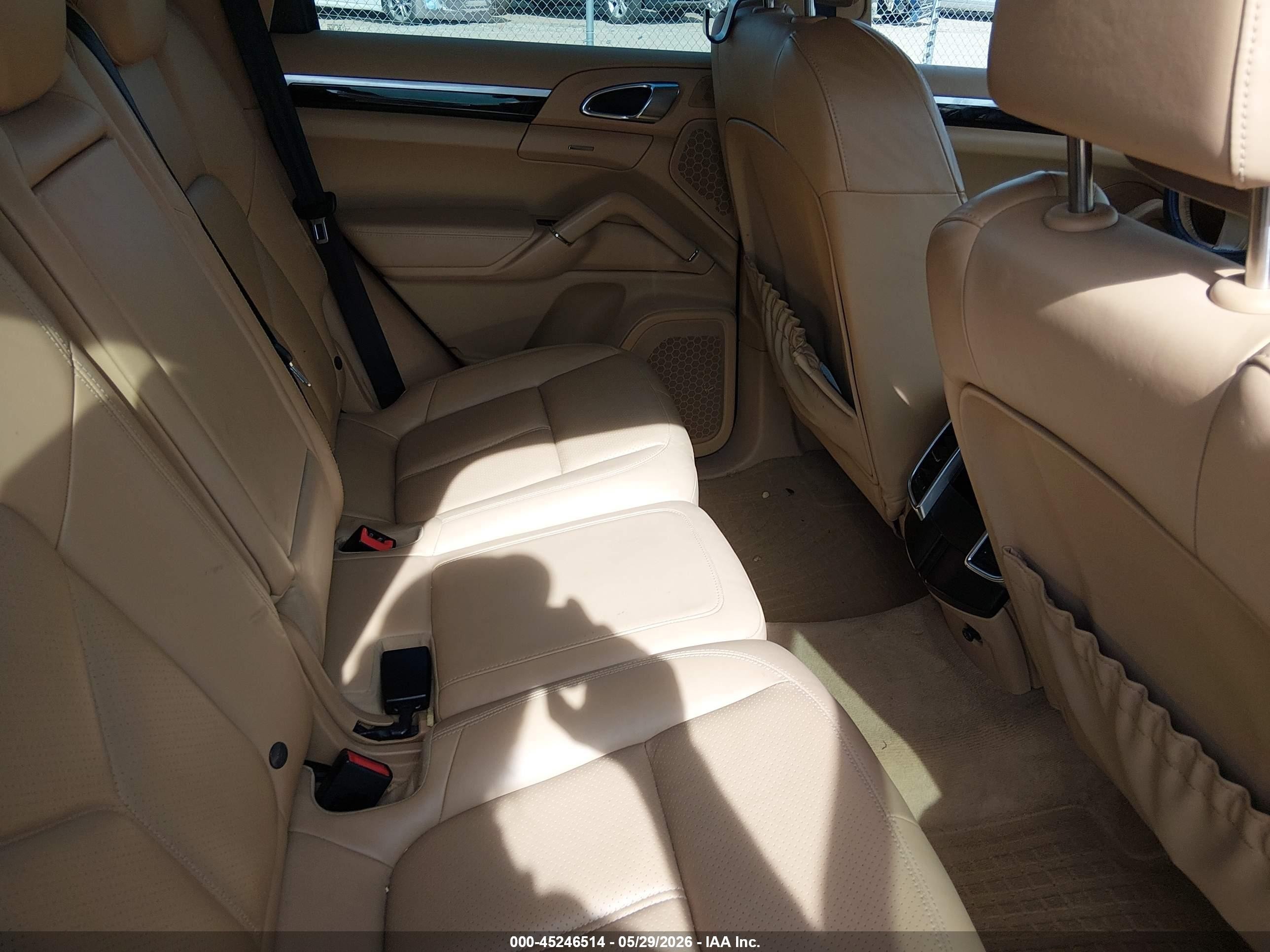 2013 Porsche Cayenne   Gray vin: WP1AA2A29DLA05097