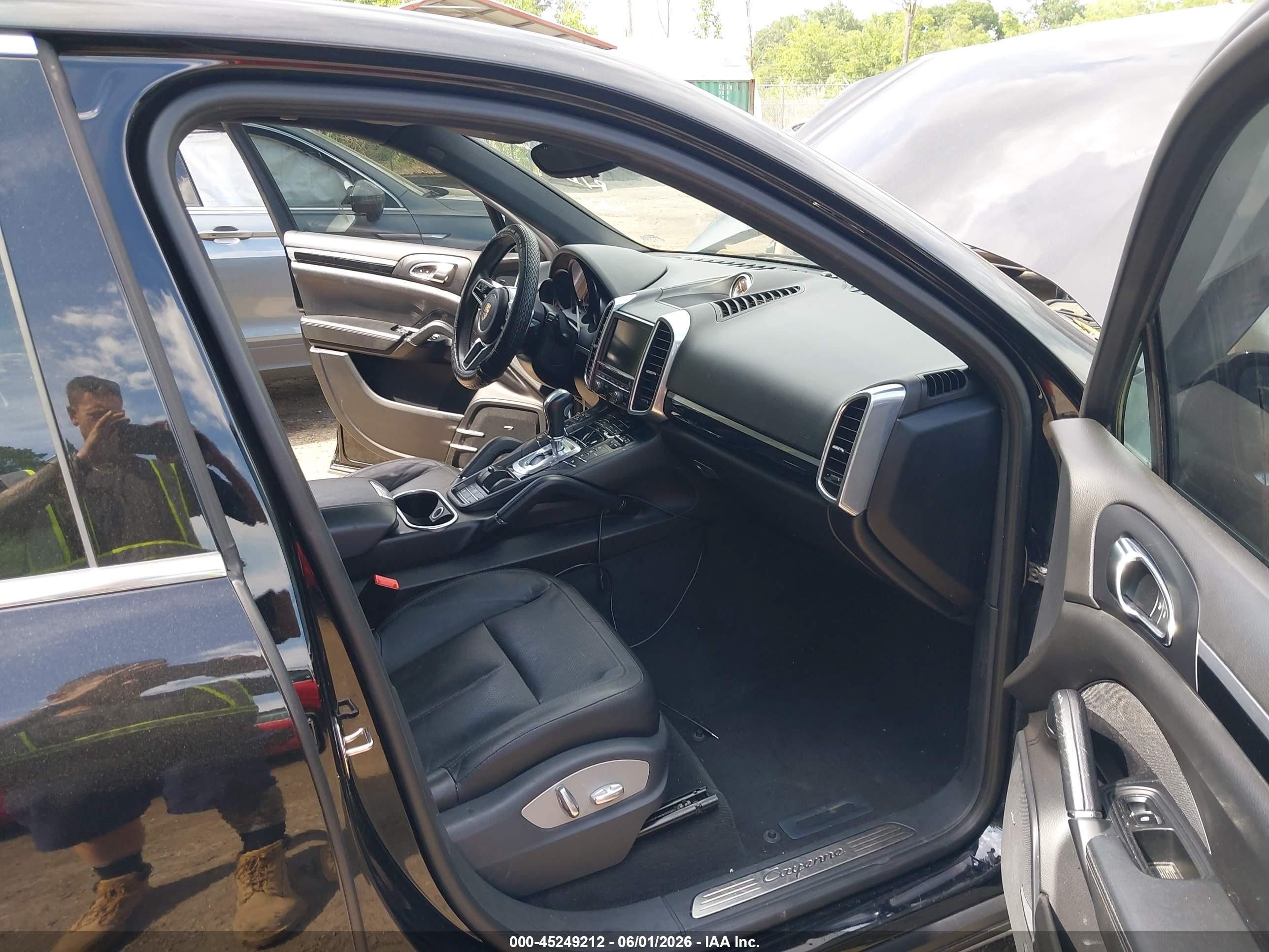 2016 Porsche Cayenne   Black vin: WP1AA2A29GLA10546