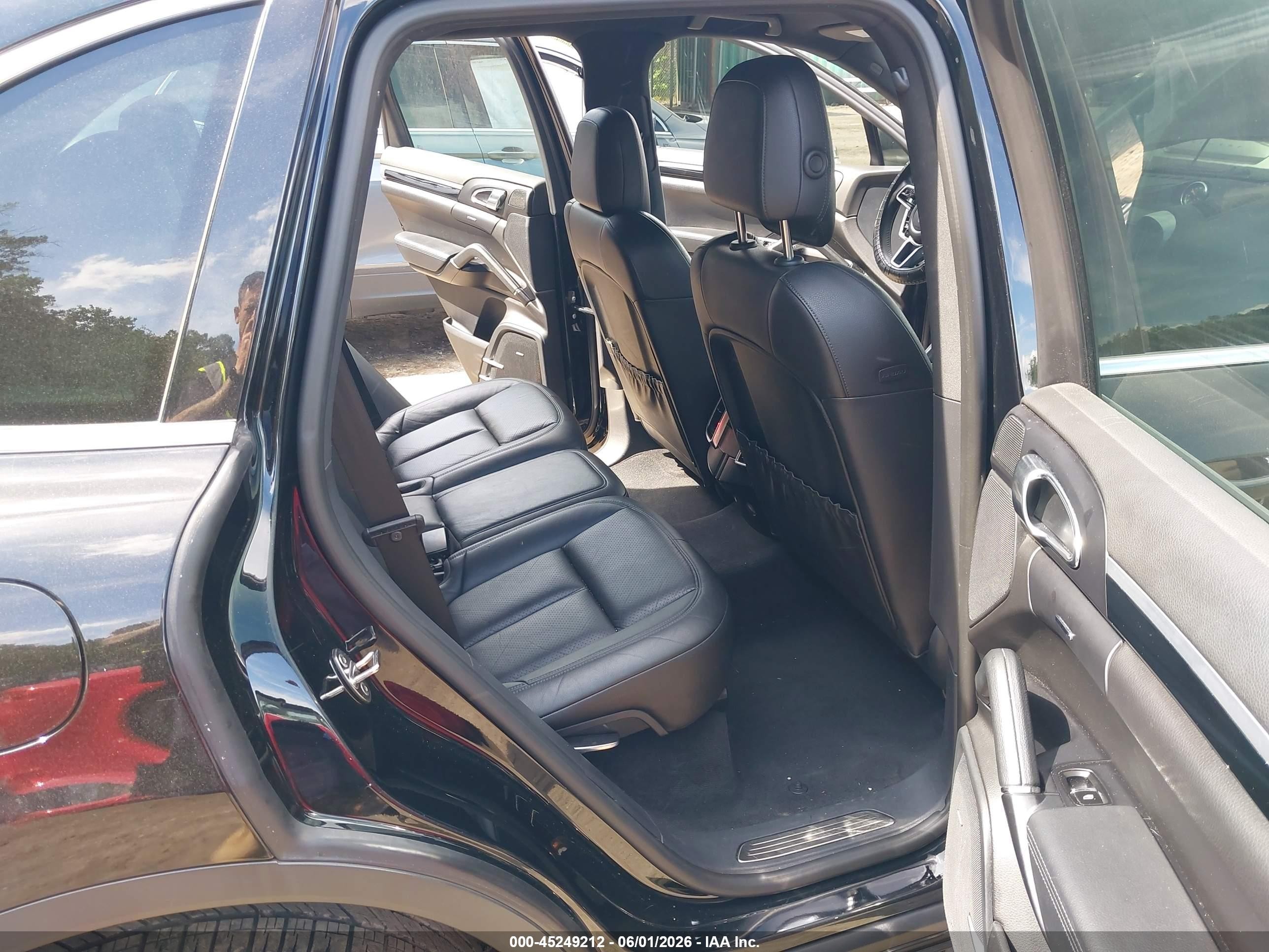 2016 Porsche Cayenne   Black vin: WP1AA2A29GLA10546