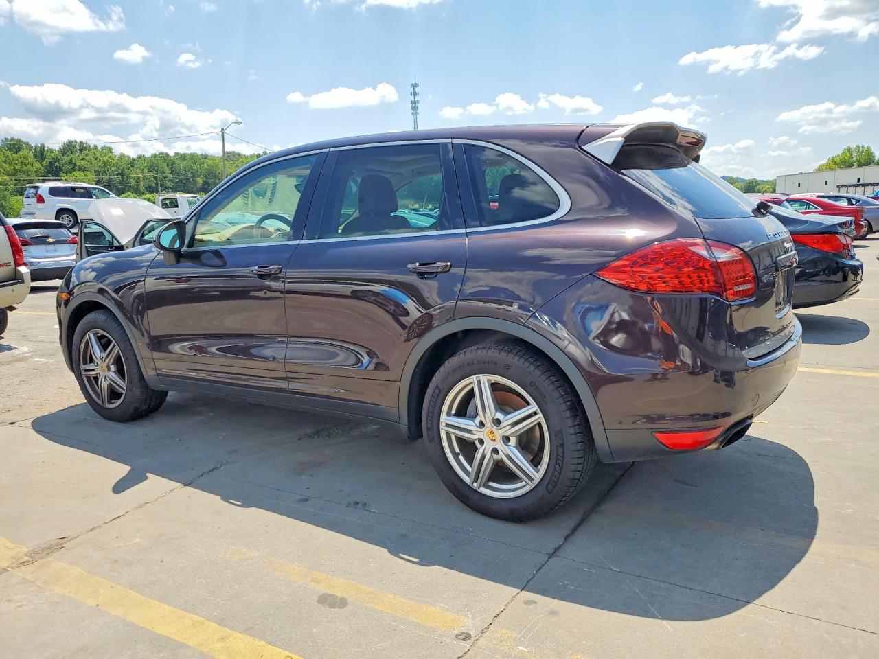 2014 Porsche Cayenne Burgundy vin: WP1AA2A2XELA96141