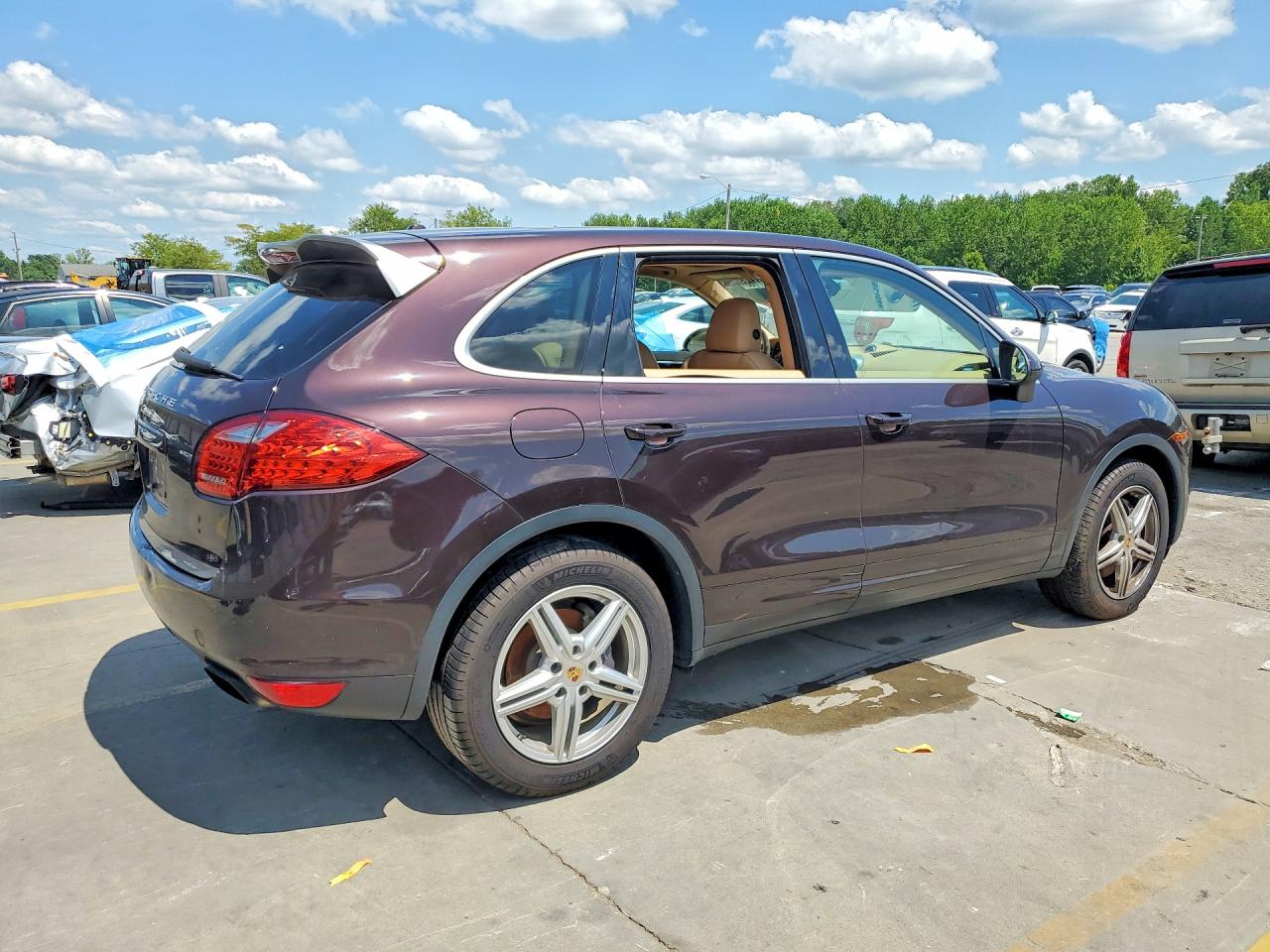 2014 Porsche Cayenne Burgundy vin: WP1AA2A2XELA96141