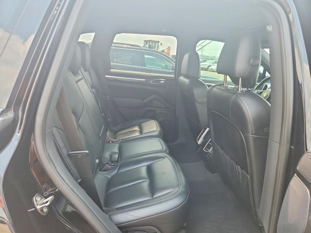 2016 Porsche Cayenne Black vin: WP1AA2A2XGLA08787