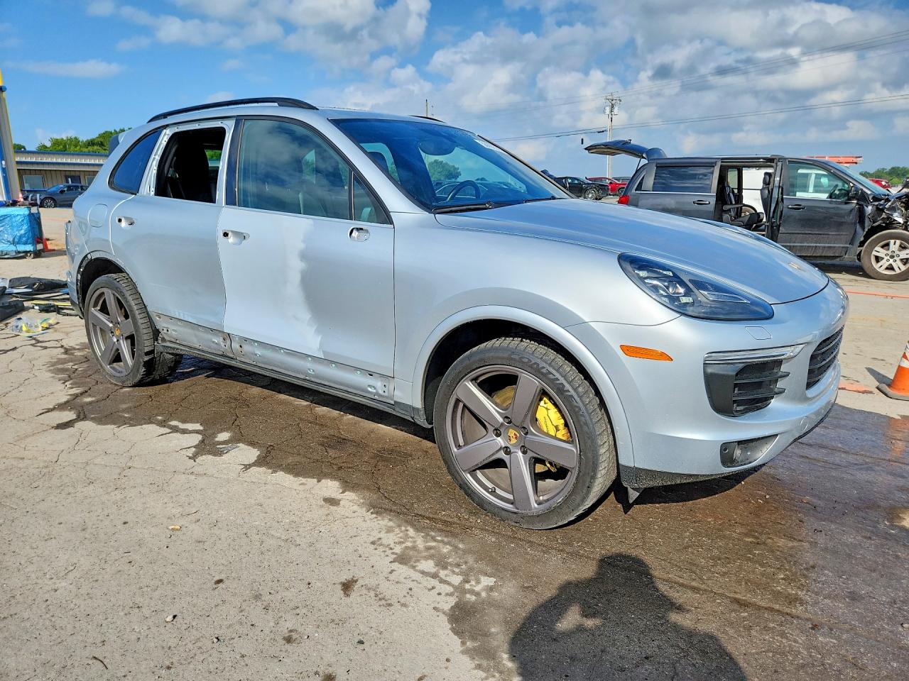 2017 Porsche Cayenne Silver vin: WP1AA2A2XHKA86591