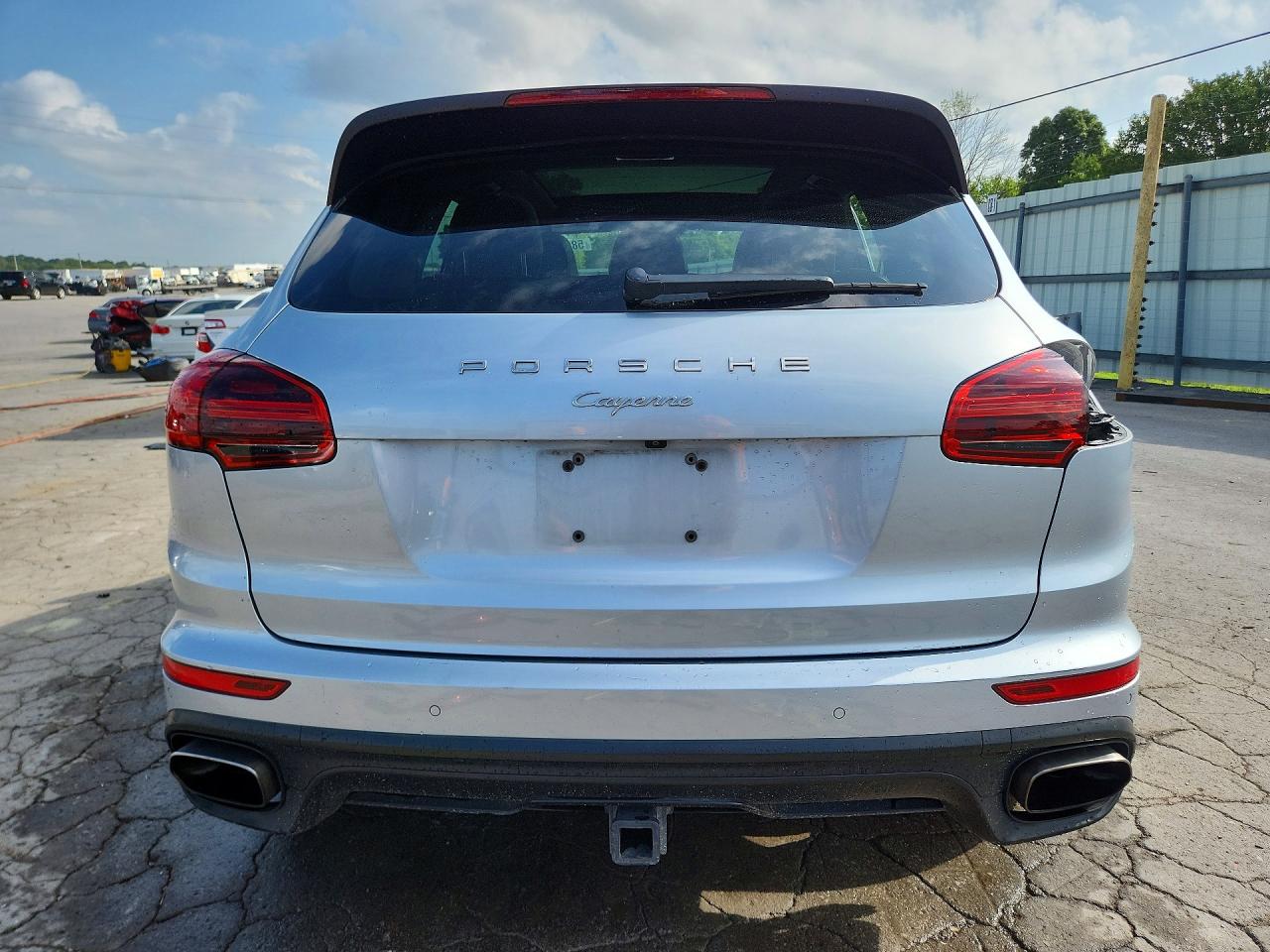 2017 Porsche Cayenne Silver vin: WP1AA2A2XHKA86591