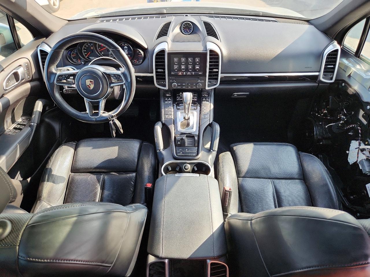 2017 Porsche Cayenne Silver vin: WP1AA2A2XHKA86591