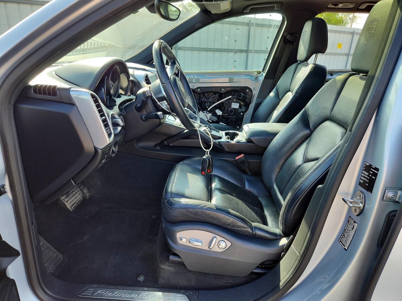 2017 Porsche Cayenne Silver vin: WP1AA2A2XHKA86591