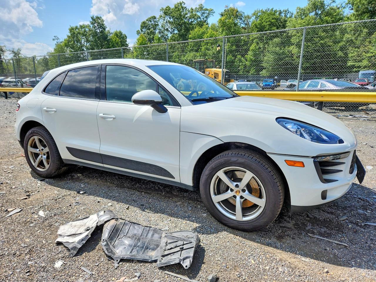 2018 Porsche Macan White vin: WP1AA2A50JLB04414