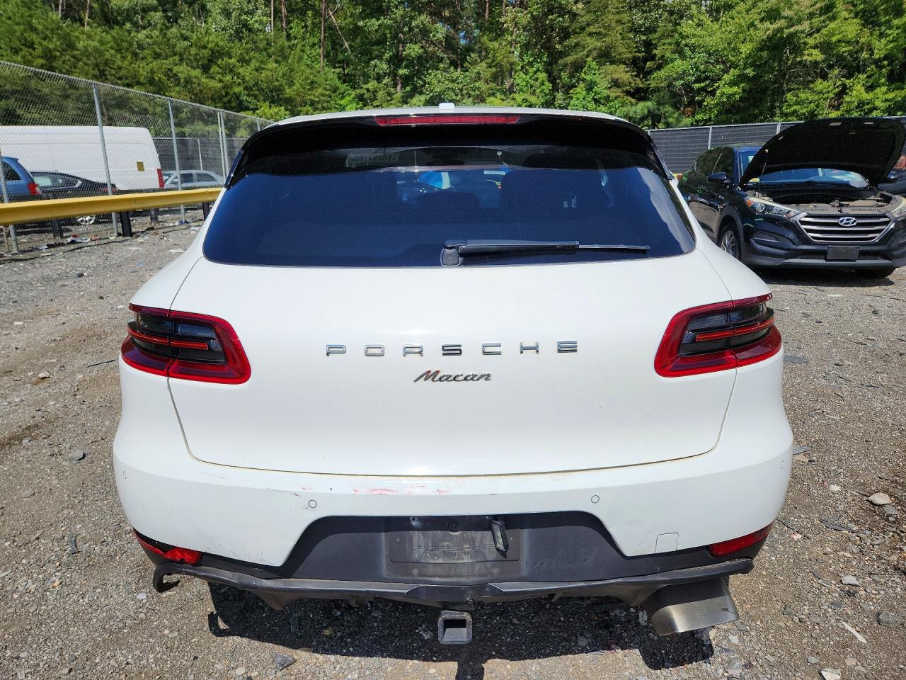2018 Porsche Macan White vin: WP1AA2A50JLB04414