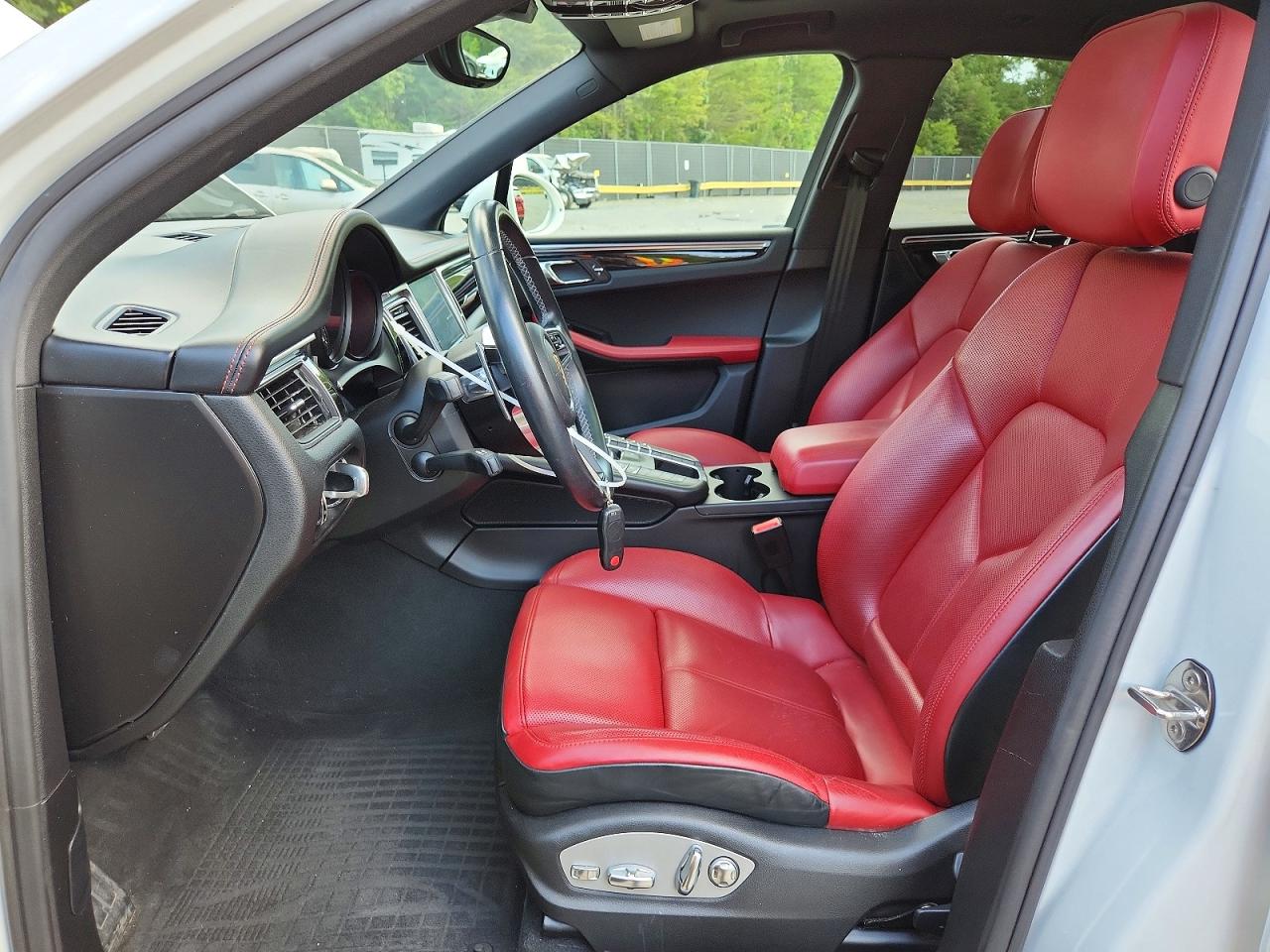 2018 Porsche Macan White vin: WP1AA2A50JLB04414