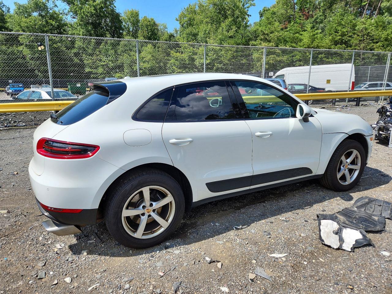 2018 Porsche Macan White vin: WP1AA2A50JLB04414