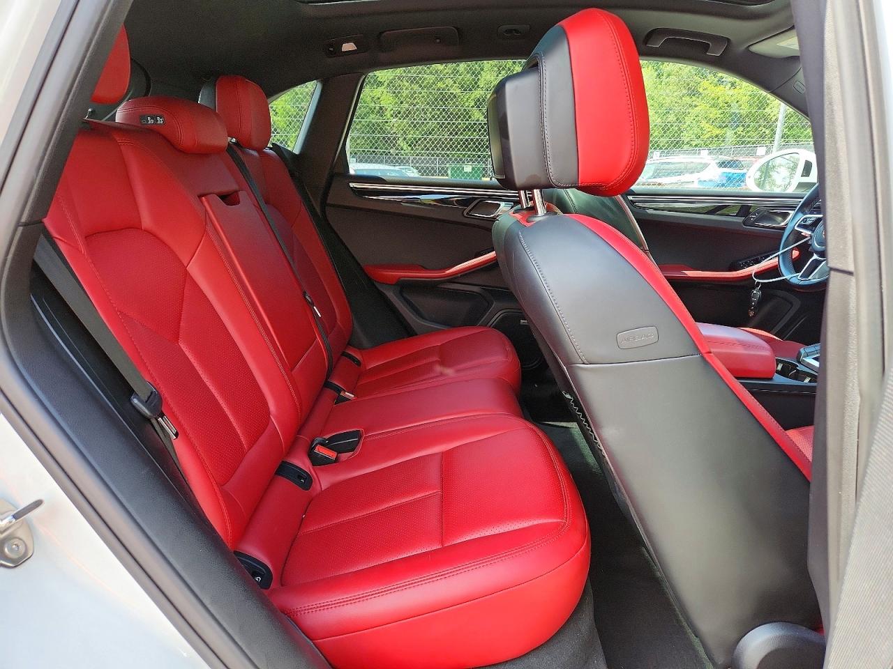 2018 Porsche Macan White vin: WP1AA2A50JLB04414