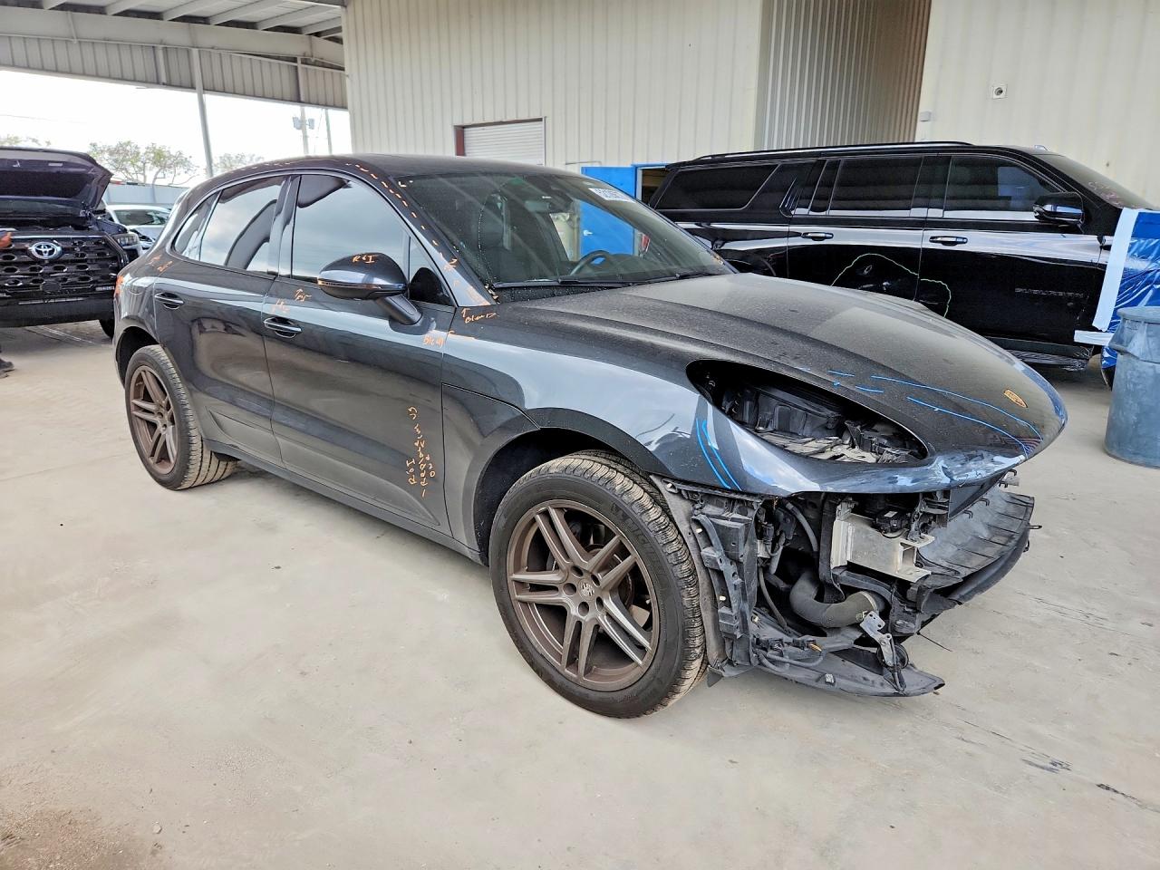 2019 Porsche Macan Gray vin: WP1AA2A51KLB03449