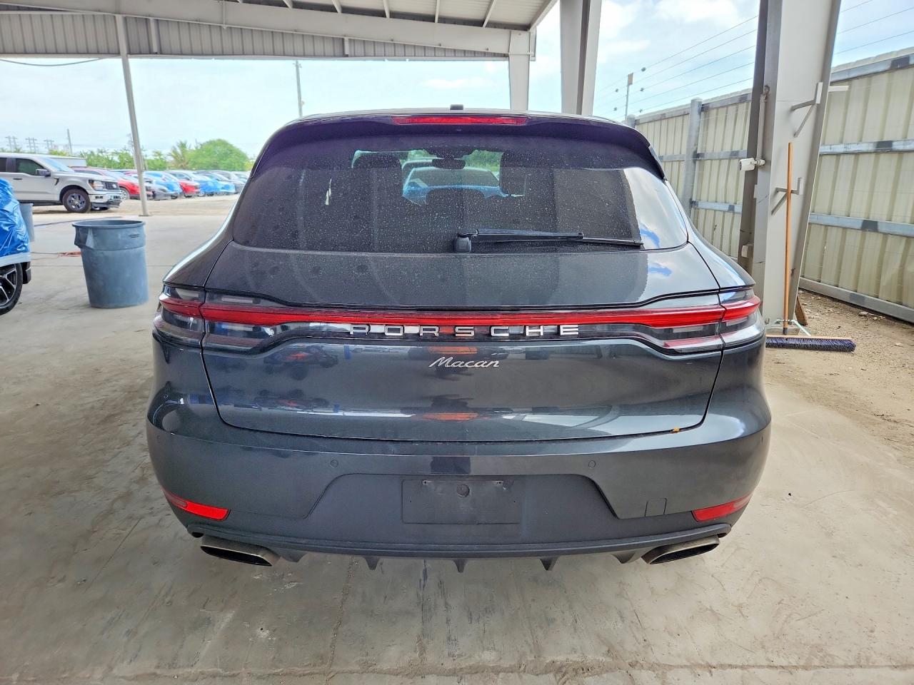 2019 Porsche Macan Gray vin: WP1AA2A51KLB03449