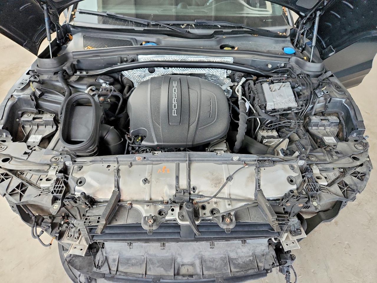 2019 Porsche Macan Gray vin: WP1AA2A51KLB03449