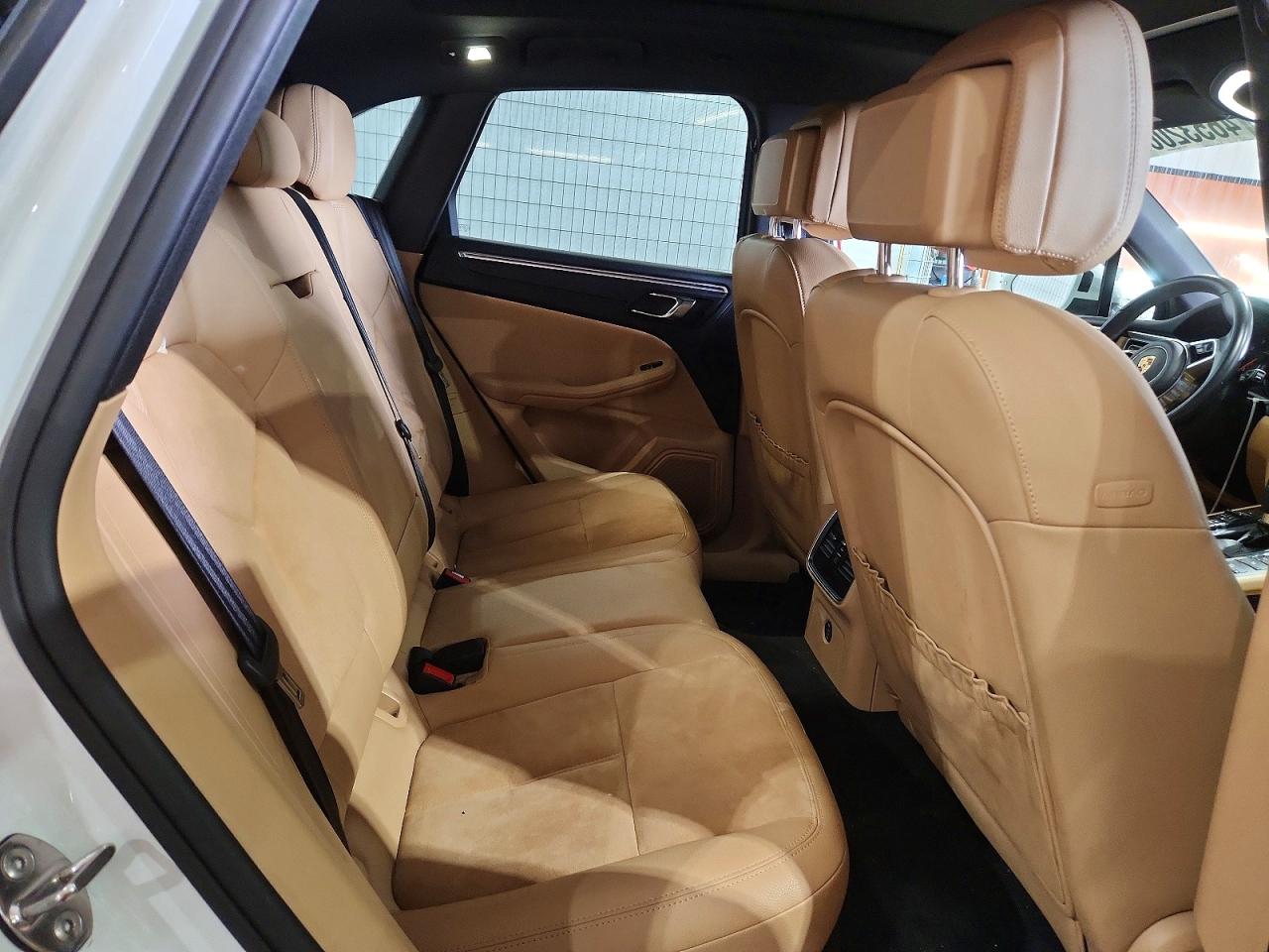 2017 Porsche Macan 4dr Awd Белый vin: WP1AA2A52HLB07664