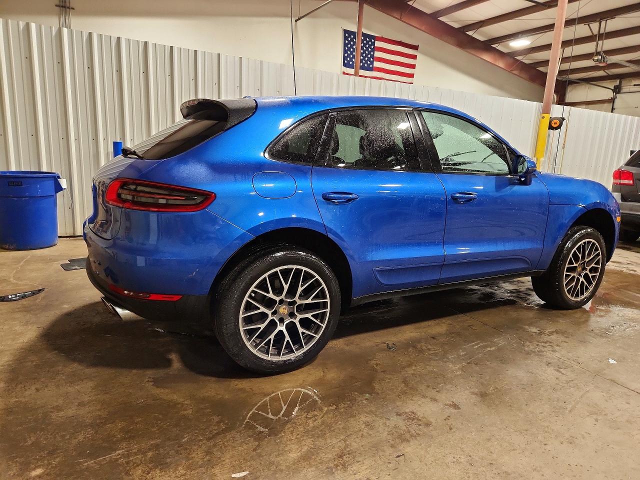 2018 Porsche Macan Blue vin: WP1AA2A52JLB17472