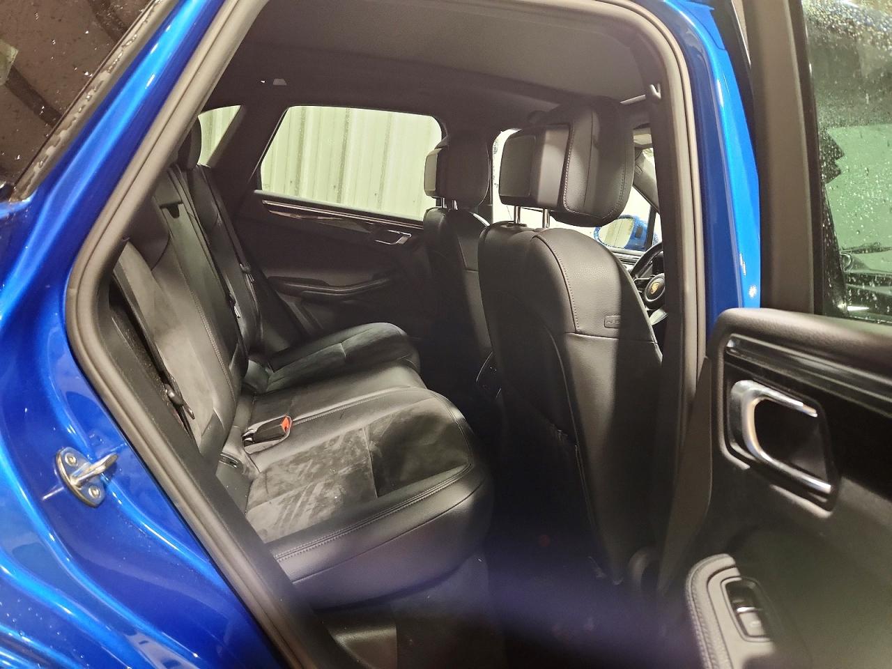 2018 Porsche Macan Blue vin: WP1AA2A52JLB17472