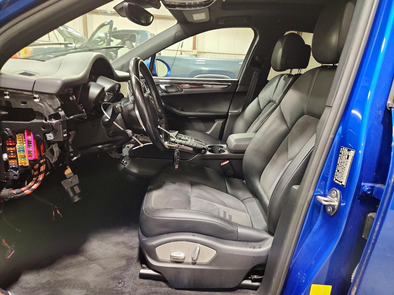 2018 Porsche Macan Blue vin: WP1AA2A52JLB17472