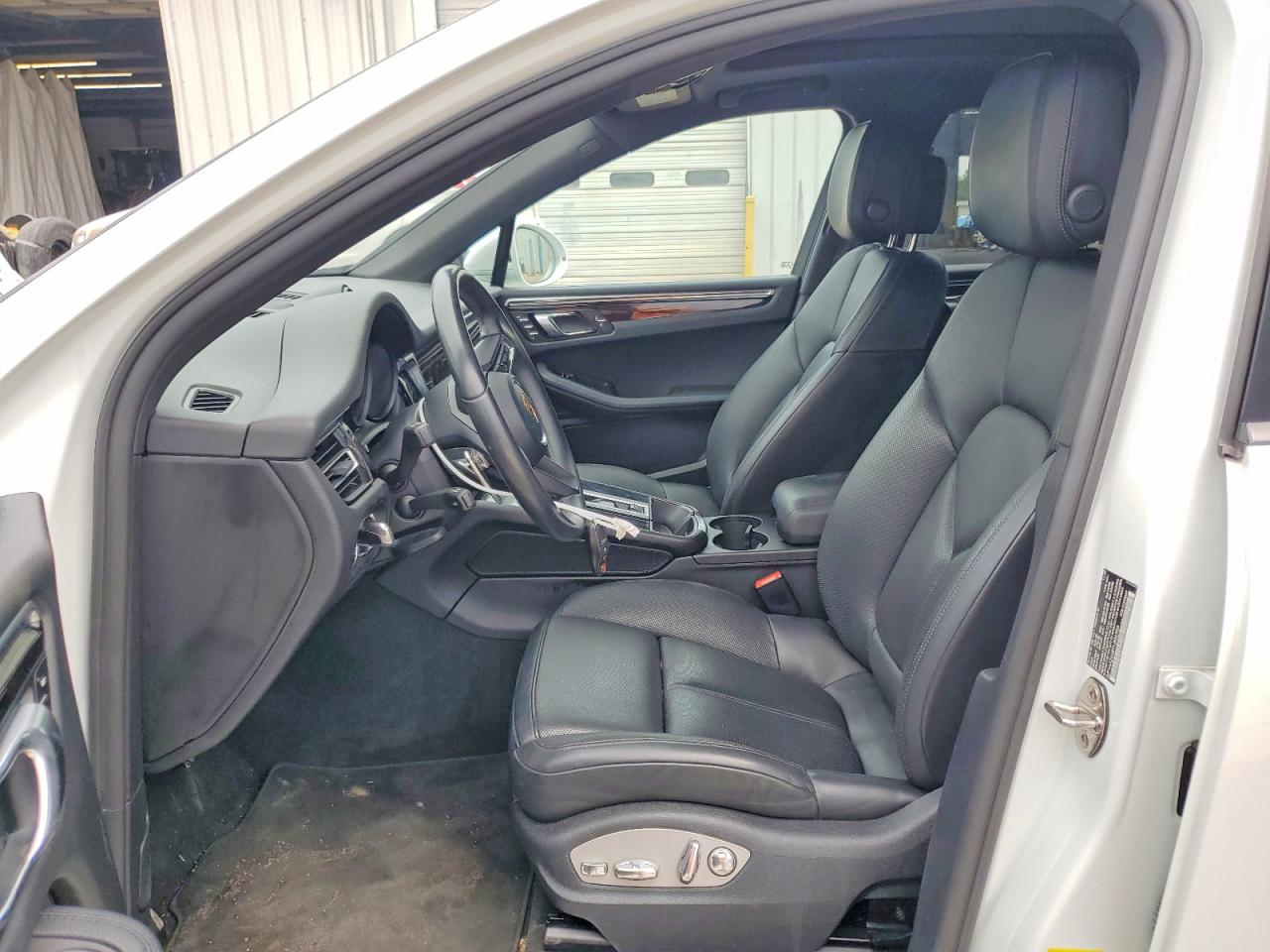 2023 Porsche Macan Base White vin: WP1AA2A52PLB06903