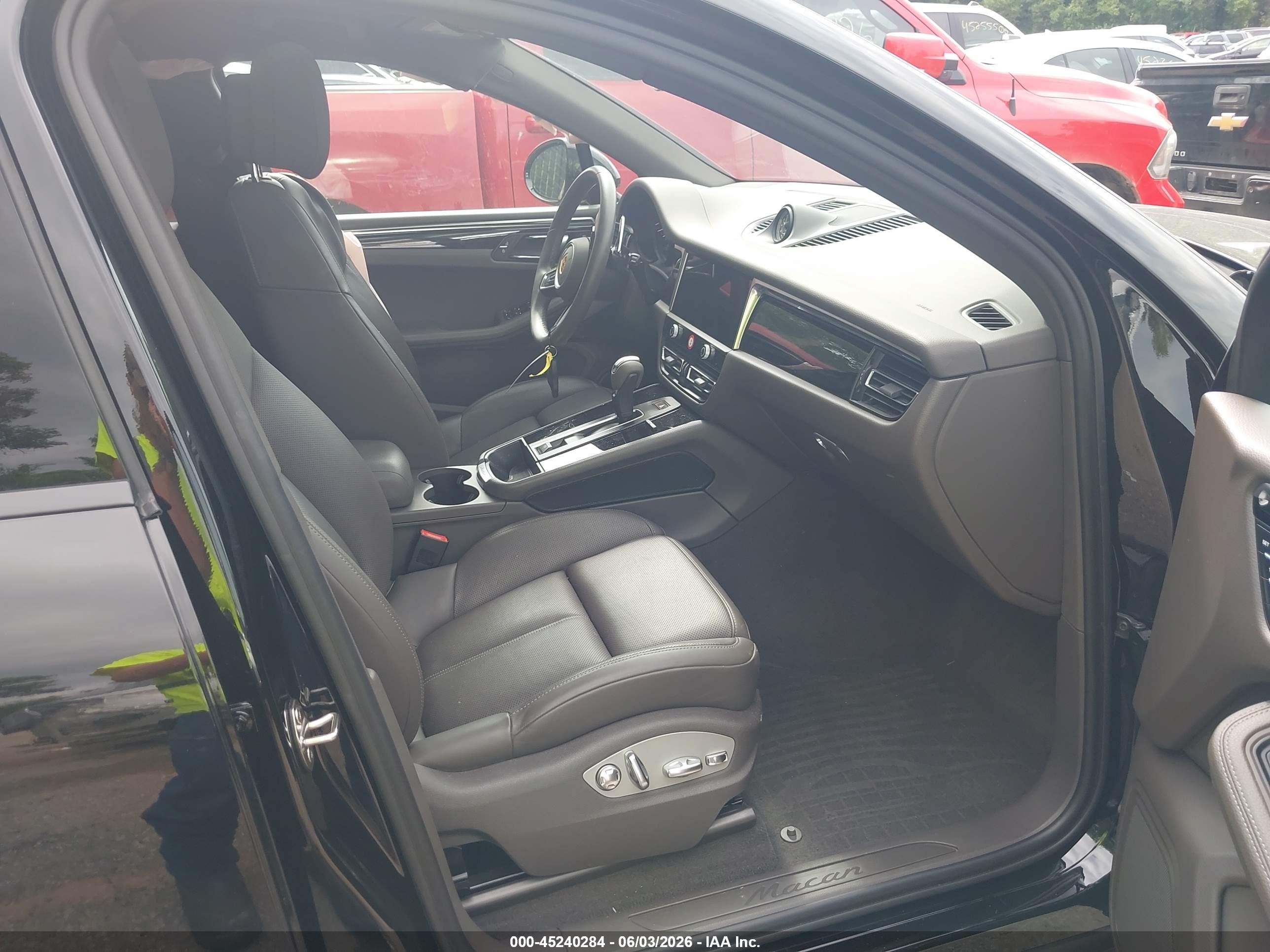 2024 Porsche Macan T Black vin: WP1AA2A53RLB05116