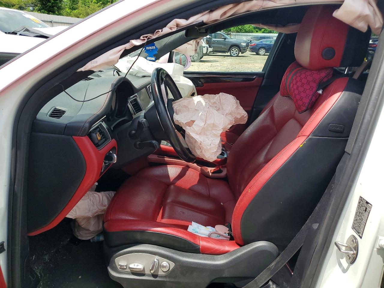 2018 Porsche Macan Pink vin: WP1AA2A54JLB24357