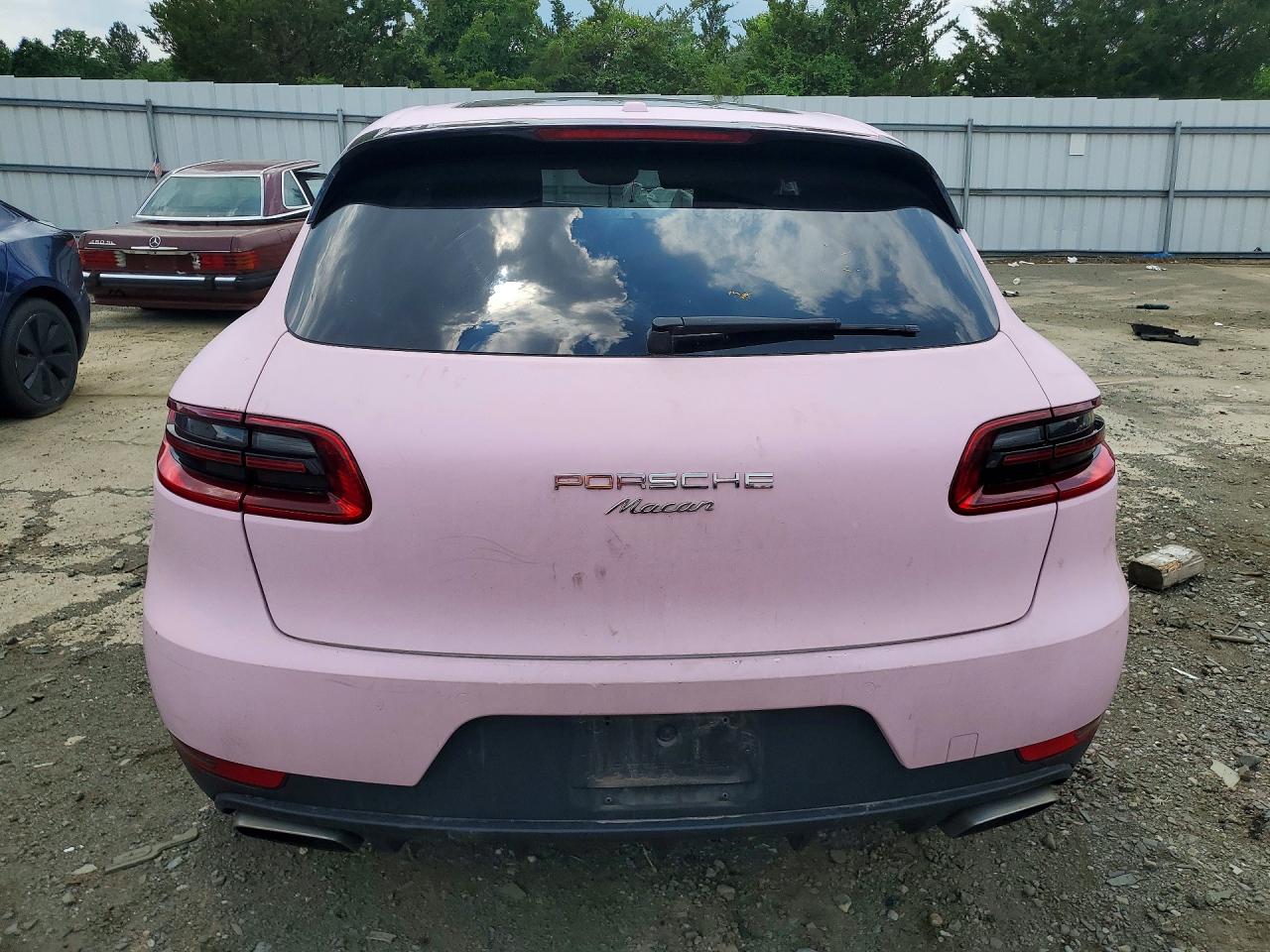 2018 Porsche Macan Pink vin: WP1AA2A54JLB24357