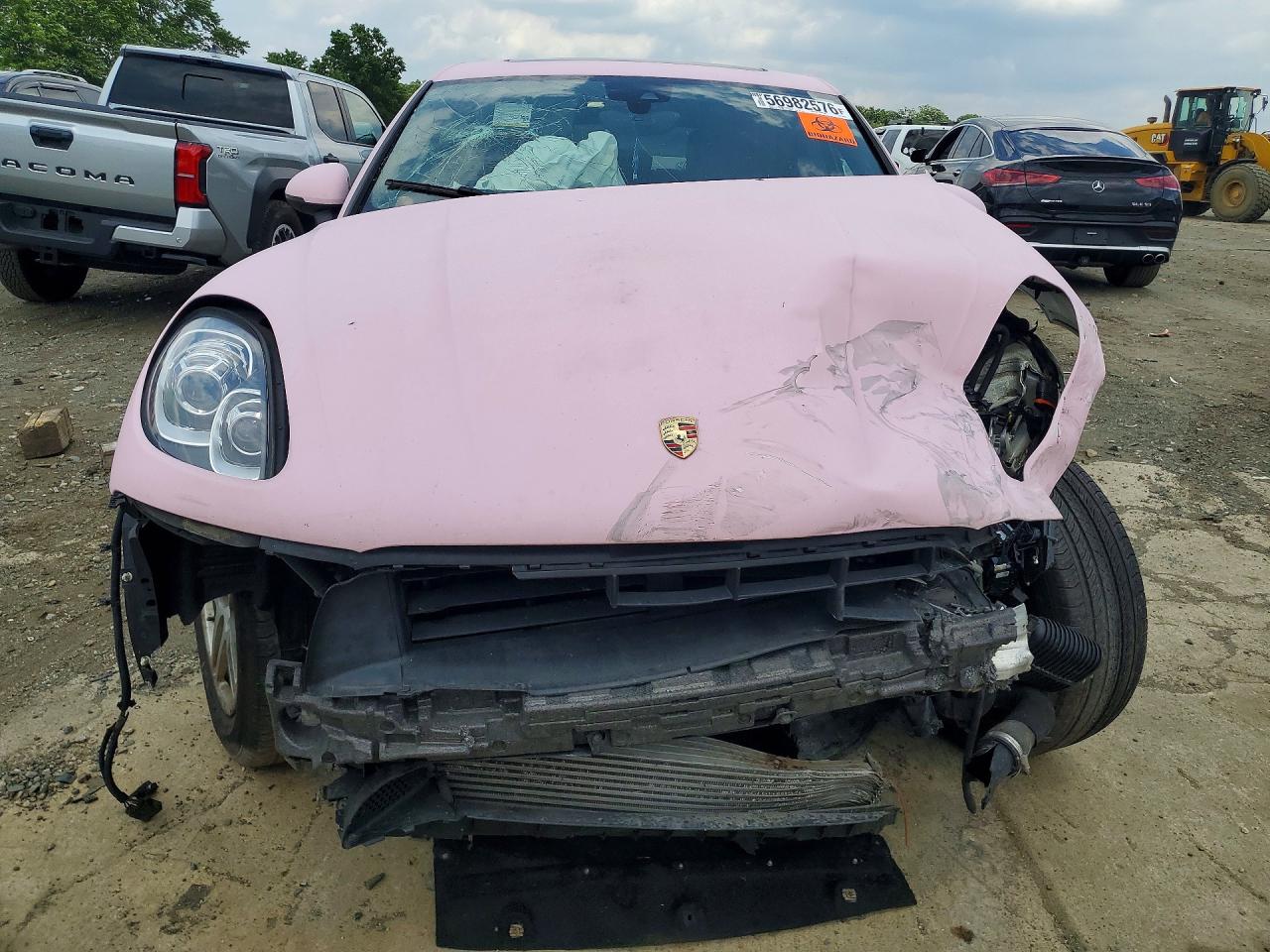 2018 Porsche Macan Pink vin: WP1AA2A54JLB24357