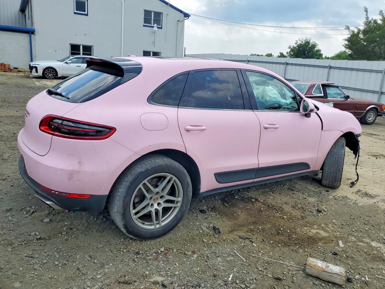 2018 Porsche Macan Pink vin: WP1AA2A54JLB24357