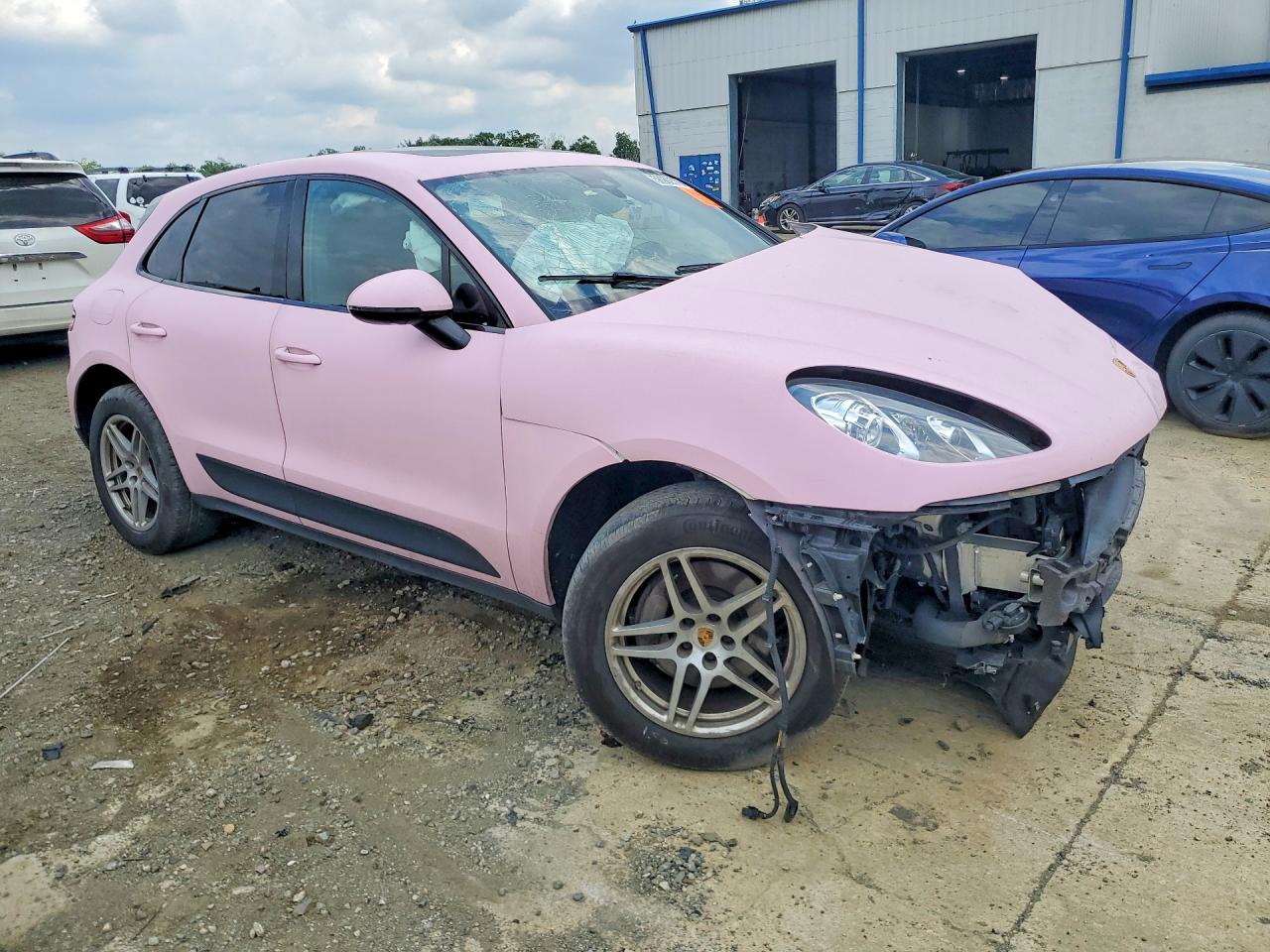 2018 Porsche Macan Pink vin: WP1AA2A54JLB24357