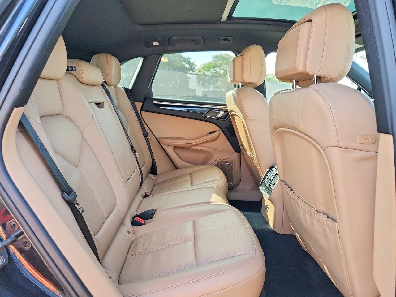 2019 Porsche Macan Charcoal vin: WP1AA2A54KLB06930