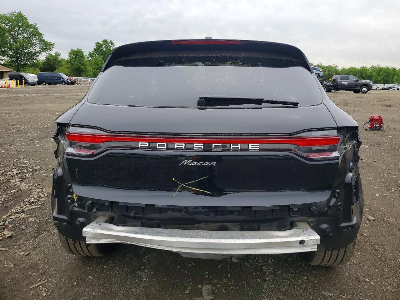 2026 Porsche Macan Base Black vin: WP1AA2A55TLB00779