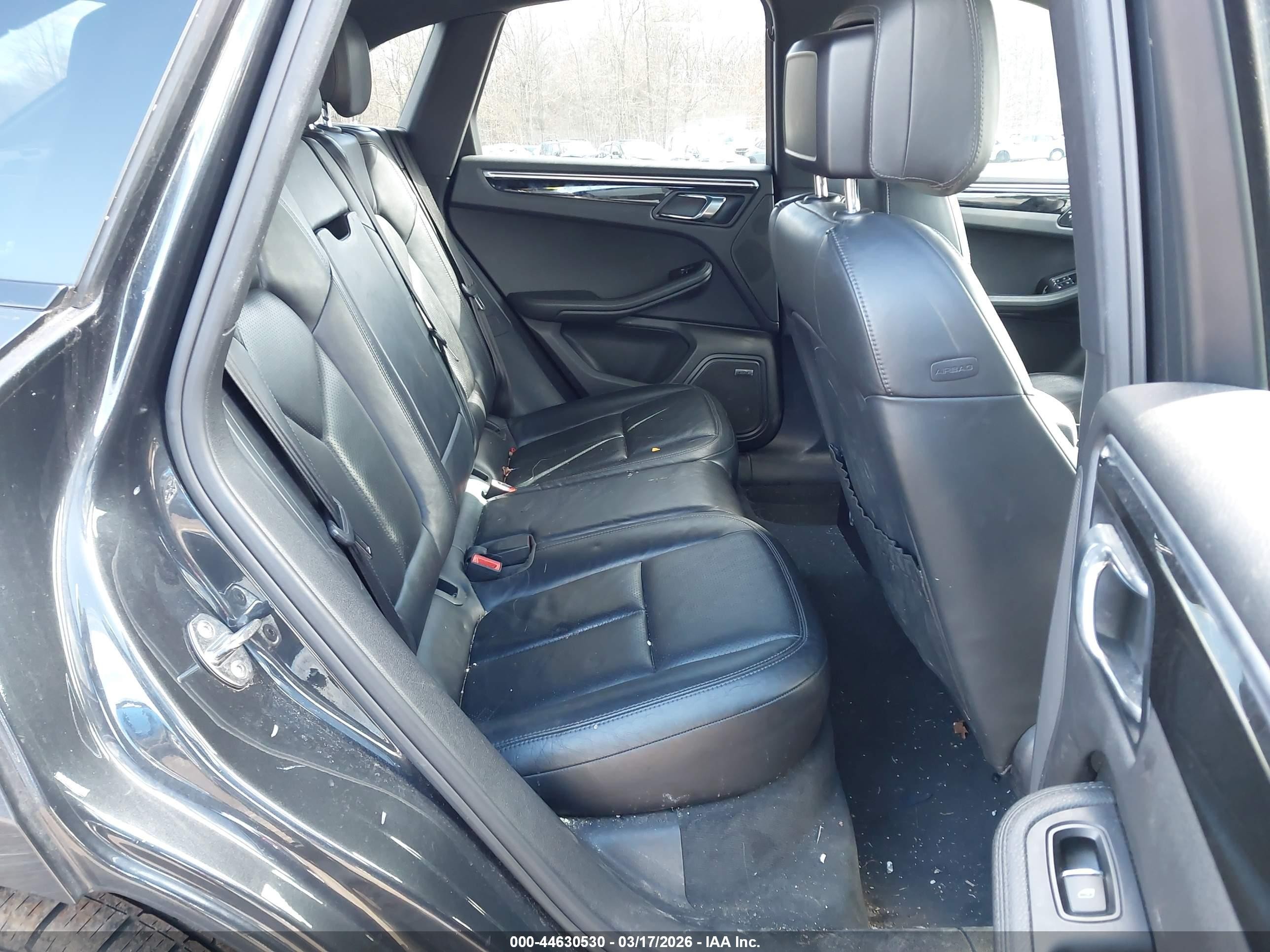 2017 Porsche Macan   Gray vin: WP1AA2A56HLB04377
