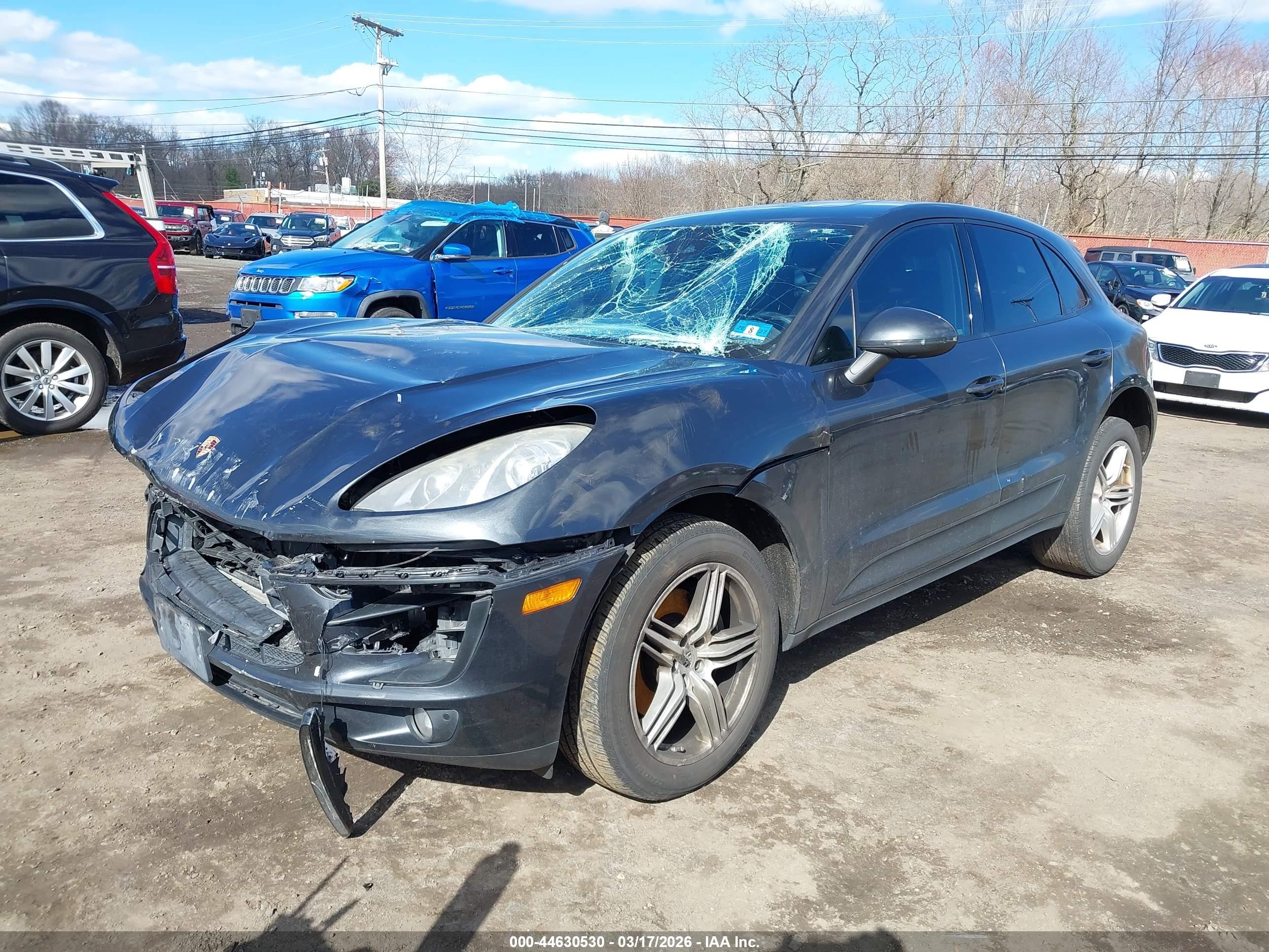 2017 Porsche Macan   Gray vin: WP1AA2A56HLB04377