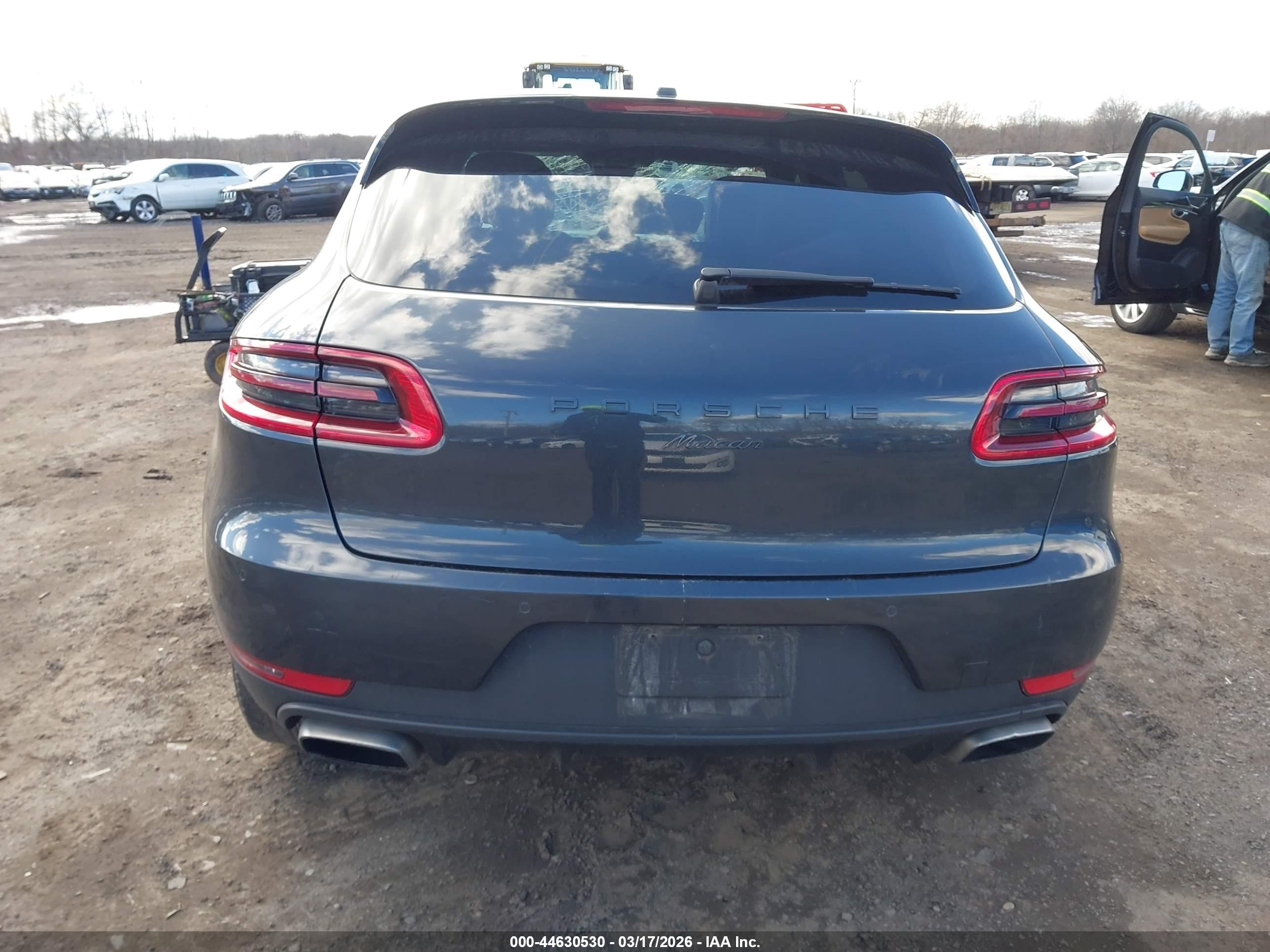 2017 Porsche Macan   Gray vin: WP1AA2A56HLB04377
