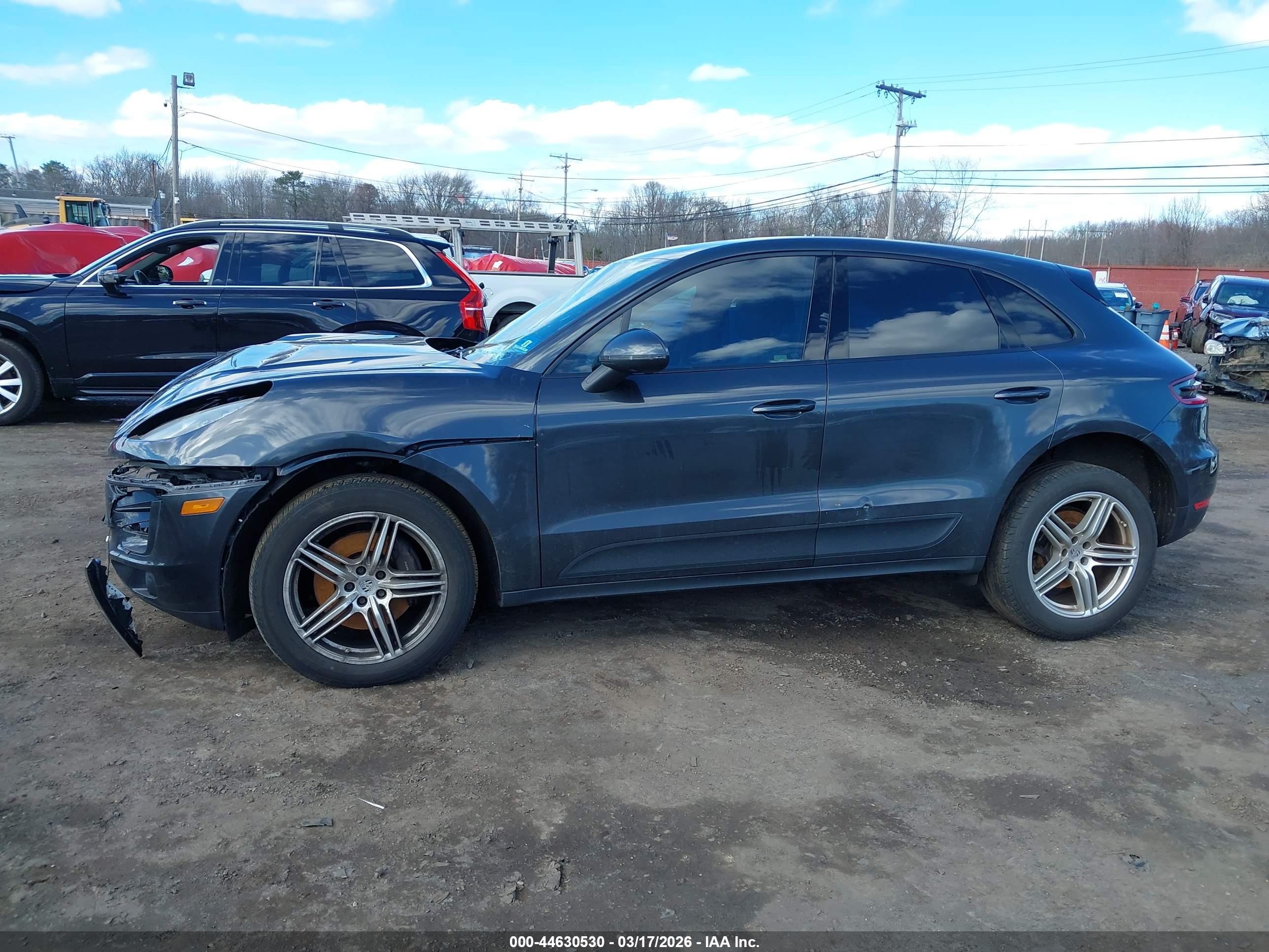 2017 Porsche Macan   Gray vin: WP1AA2A56HLB04377