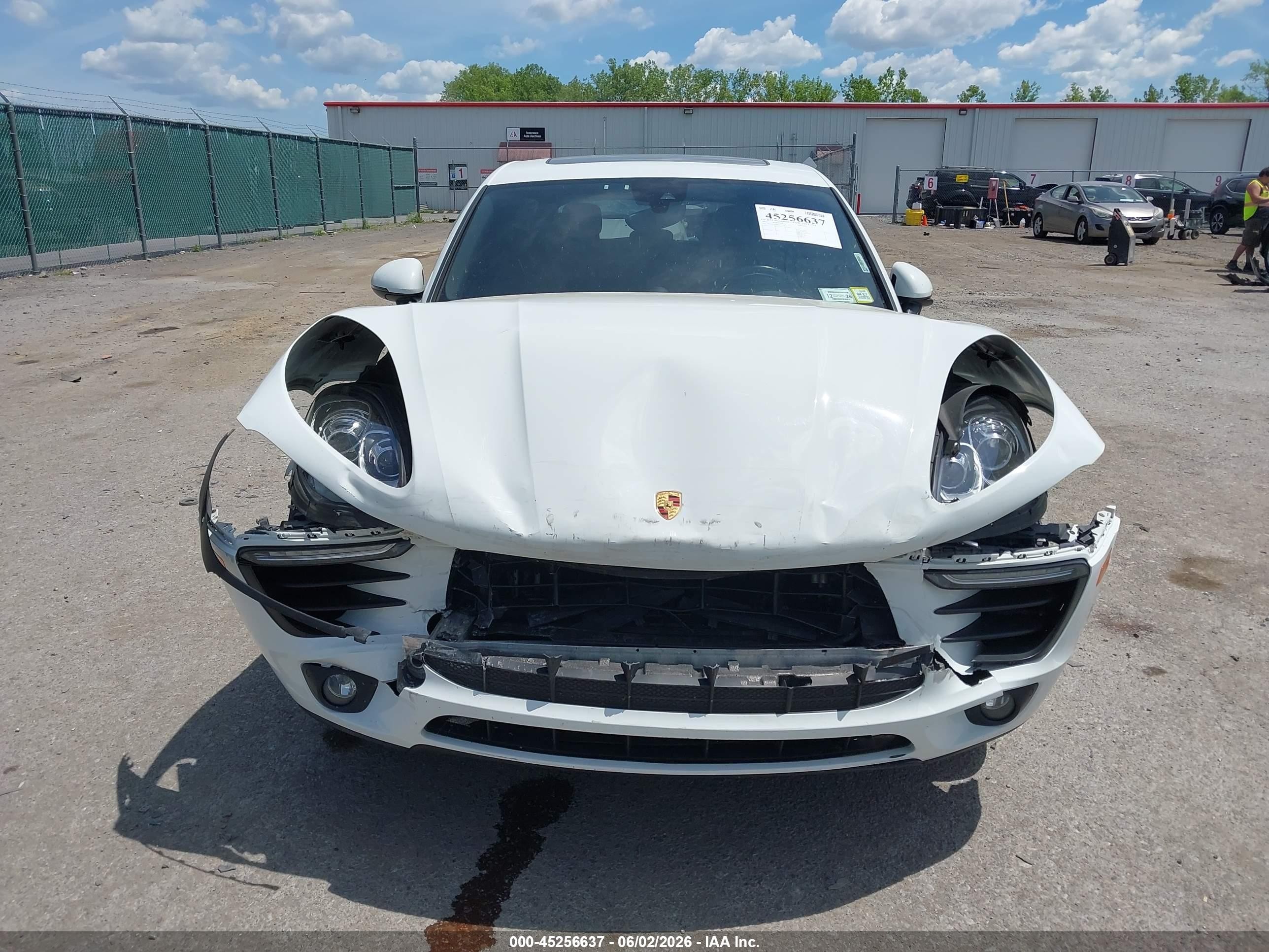 2017 Porsche Macan   Белый vin: WP1AA2A56HLB81024